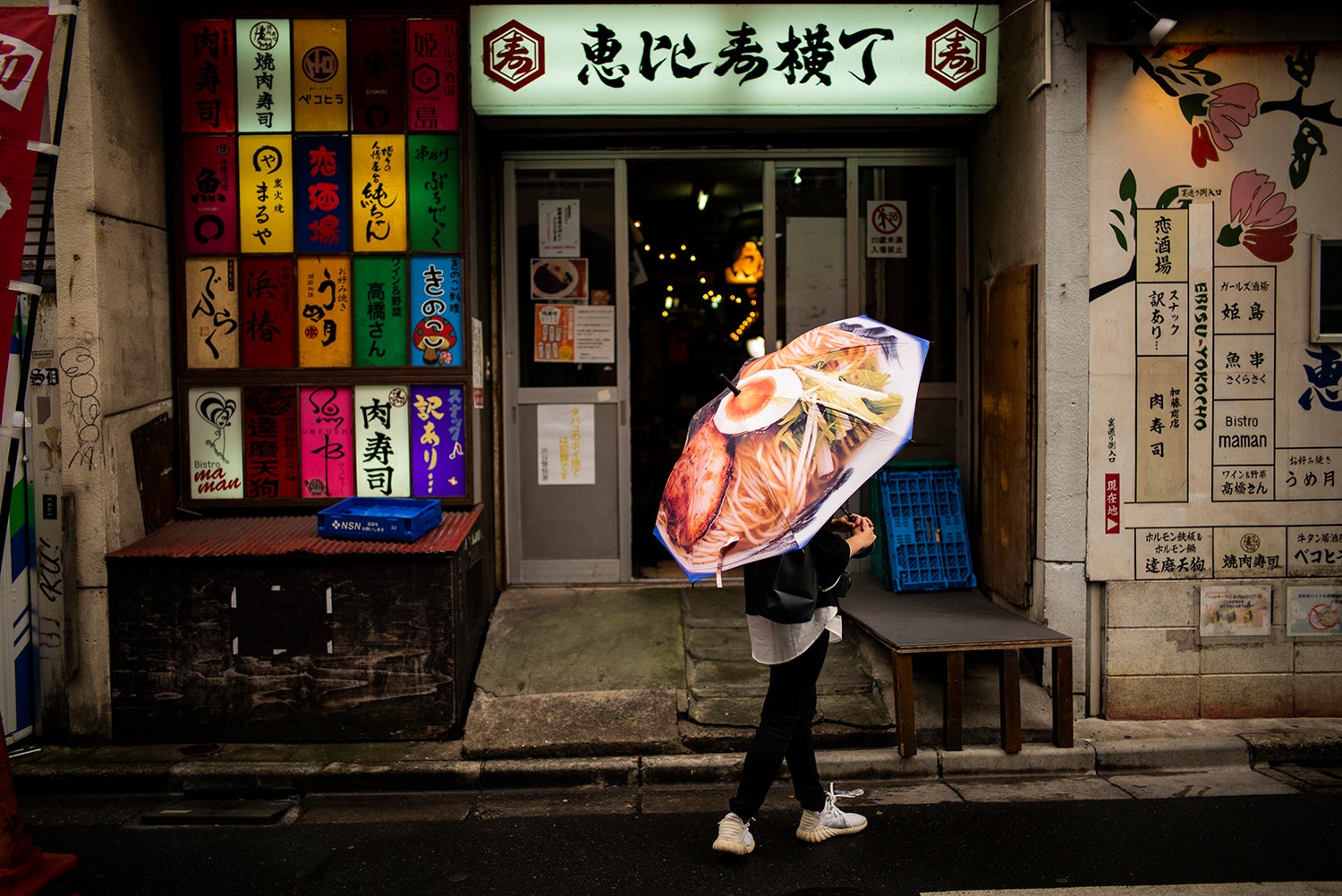 恵比寿横丁とAFURI Ramen Umbrella