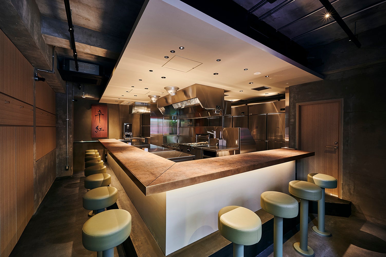 「薬膳ラーメン 辛紅 原宿」内観