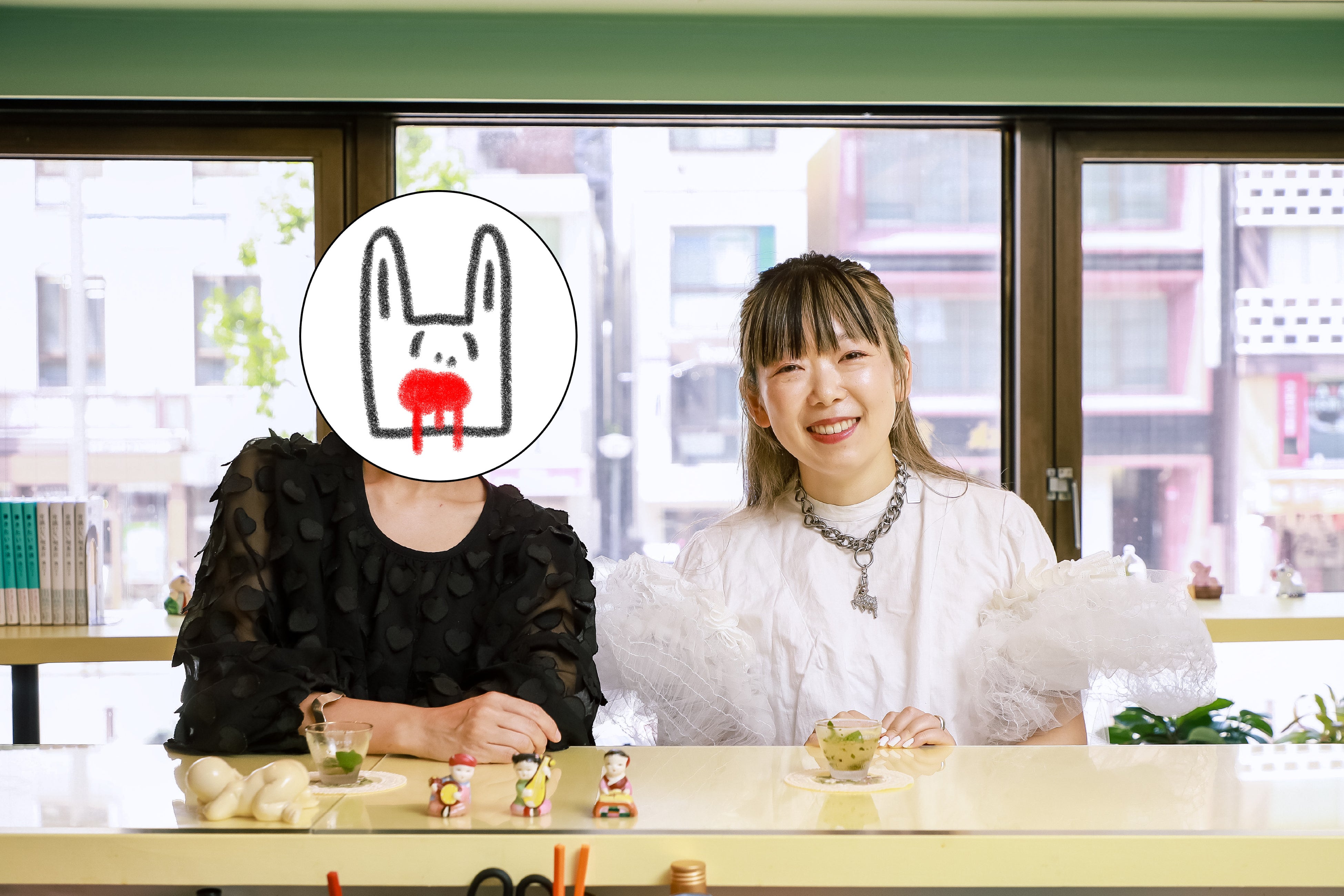 コナリミサト先生（左）と冬野梅子先生（右）