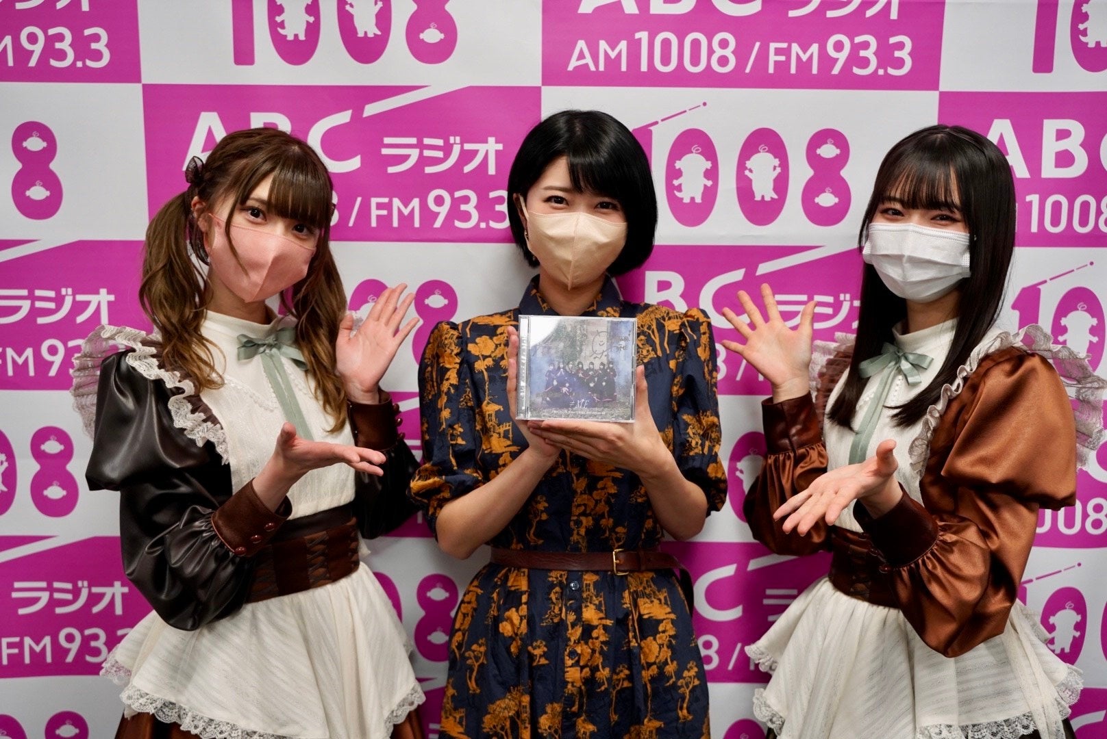 菅波美玲(左)、田淵麻里奈(中)、冨田菜々風(右)