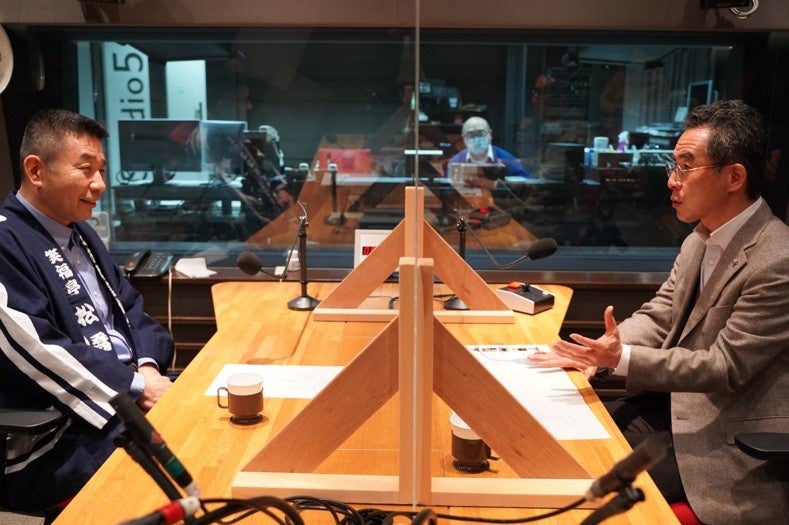 笑福亭松喬（左）、伊藤史隆（右）