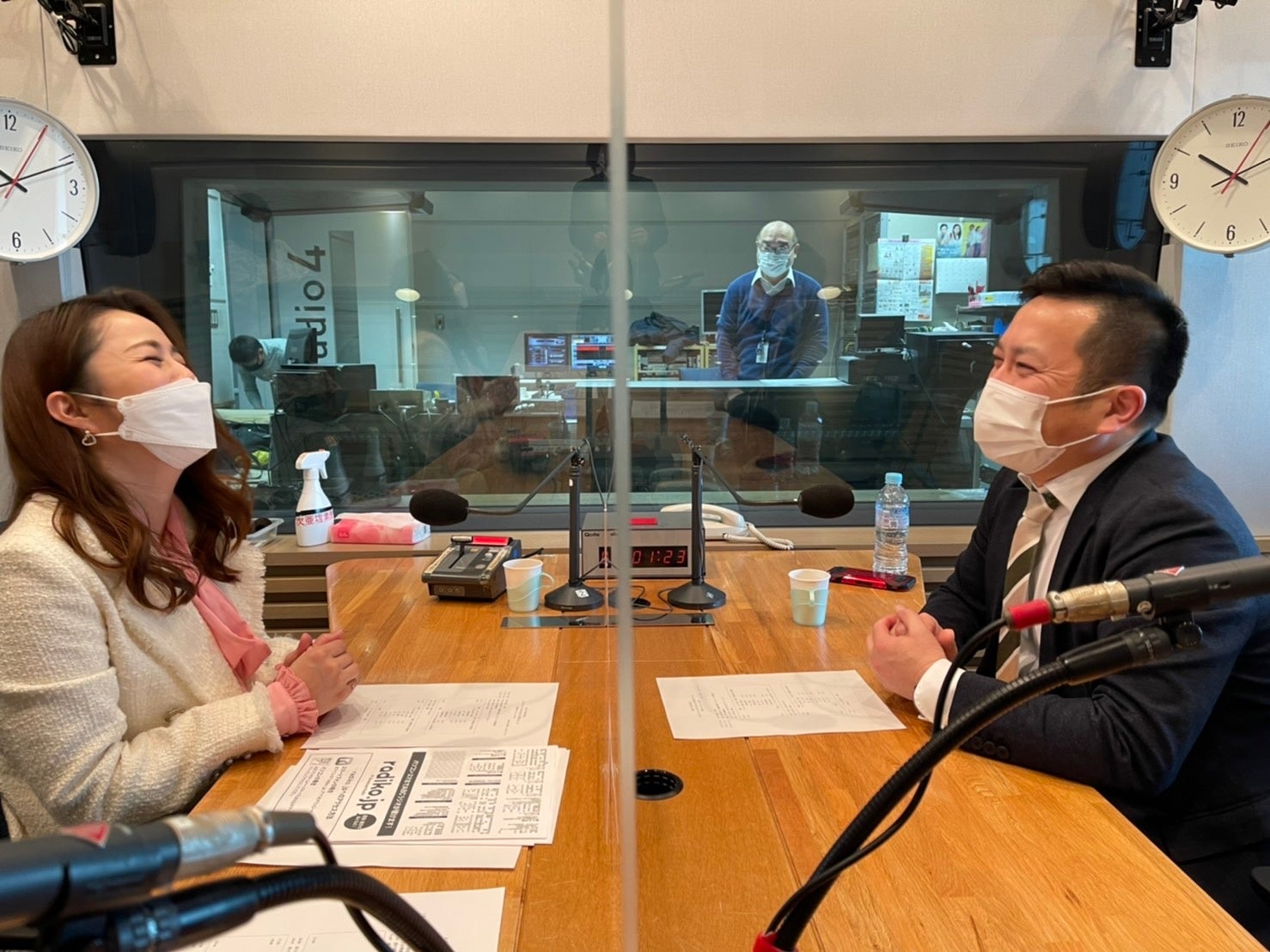 桂紗綾（左）、桂吉弥（右）