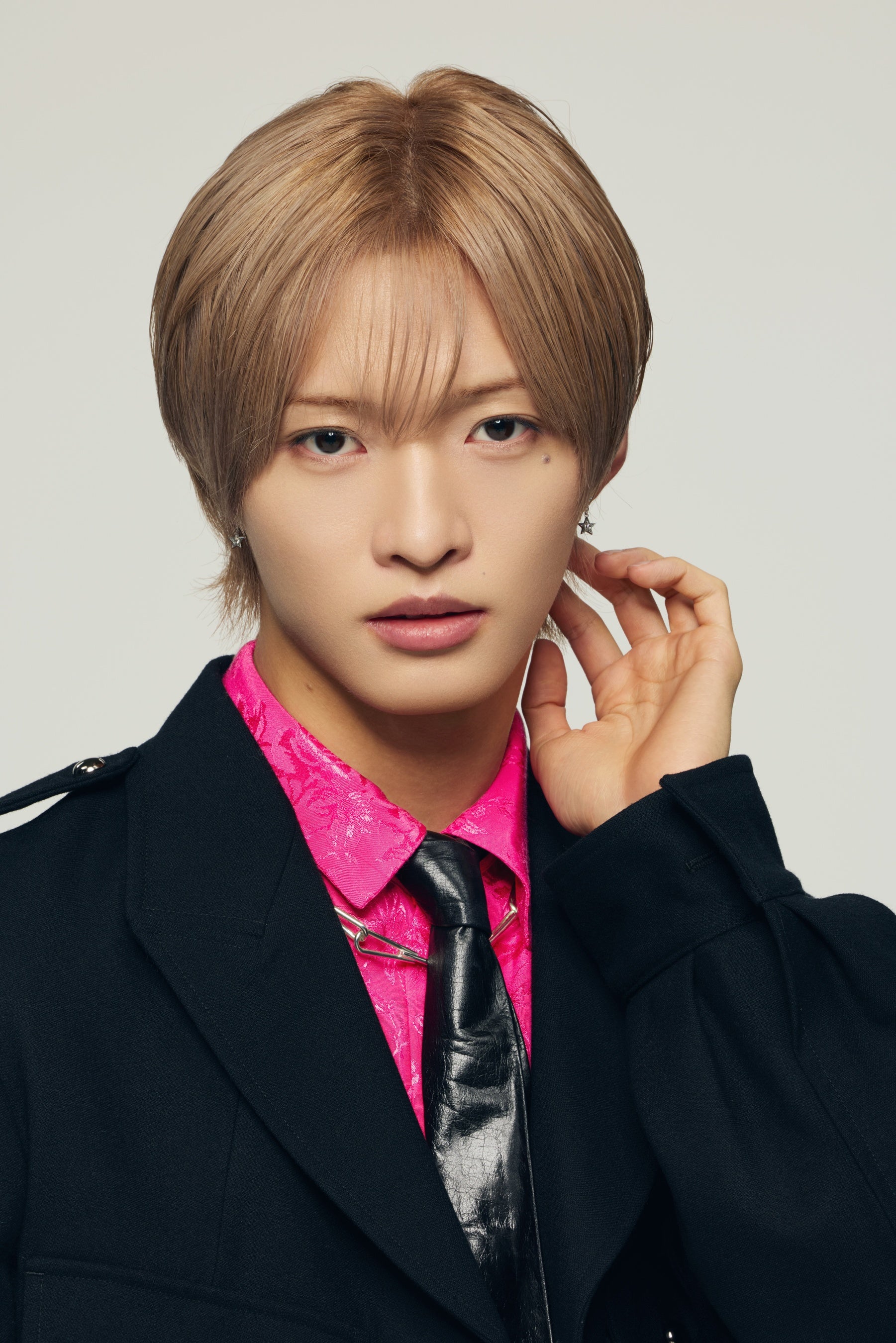 トリンプが贈る「あなたの胸に、花束を。」キャンペーンIMP. 佐藤新