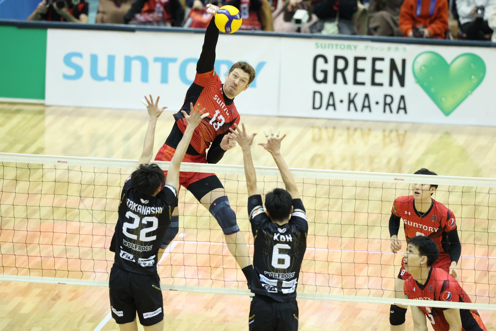 今季初出場となったサントリー・ムセルスキードミトリーの高さあるアタック 1月8日 対WD名古屋戦 第１セット