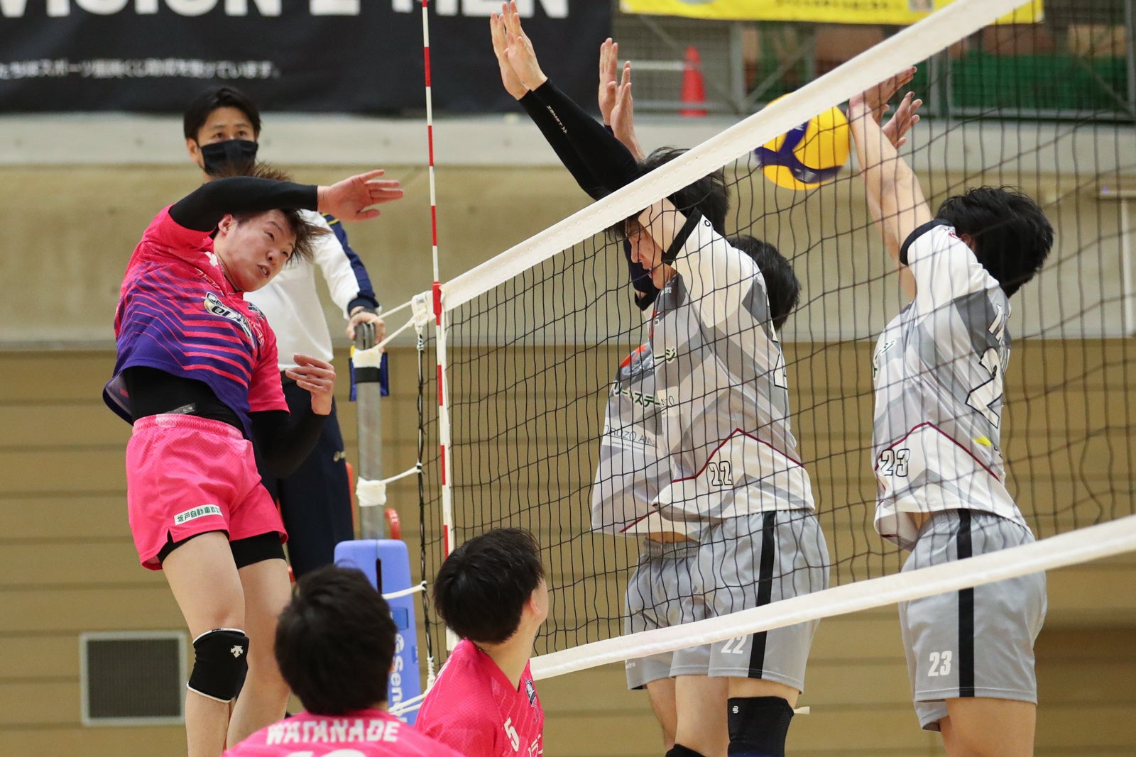 途中出場で攻守ともに活躍した埼玉・中野竜のアタック 1月30日 対奈良戦 第４セット