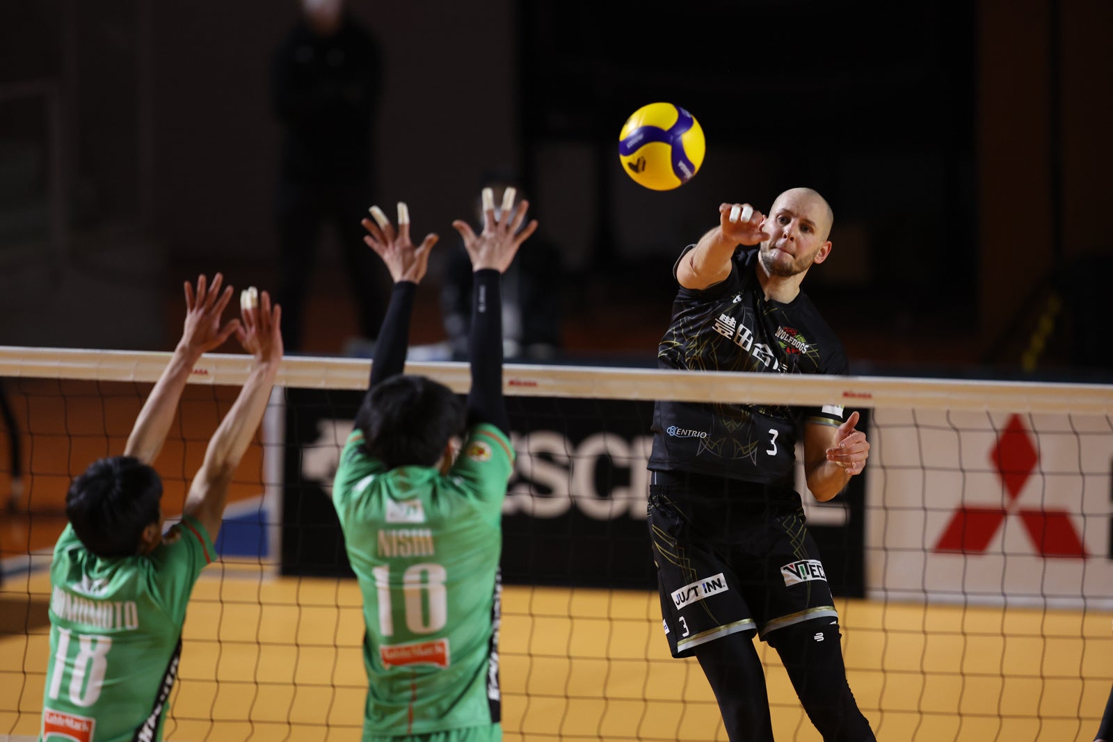 チームの勝利に貢献したWD名古屋・クレク,バルトシュ　2月12日　対JT広島戦　第1セット