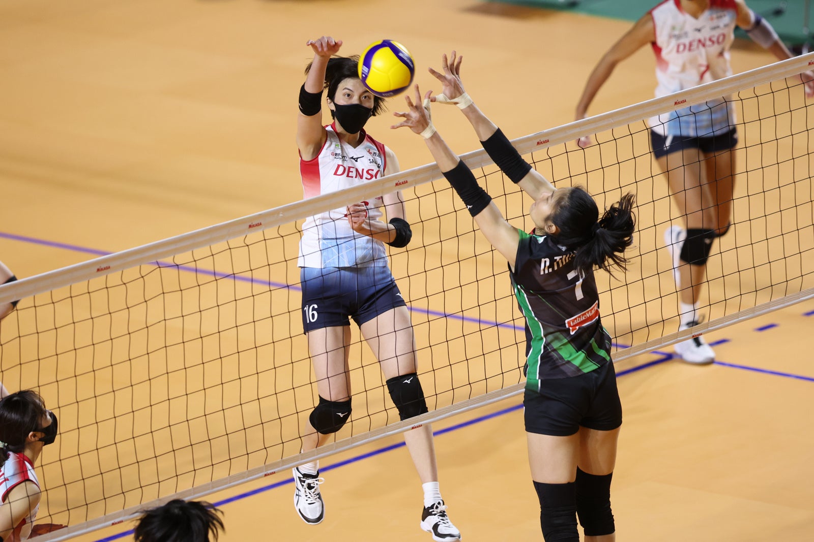 昨日の雪辱を果たしたJT・ヌクジャン,タットダオのブロック 2月13日 対デンソー戦 第１セット