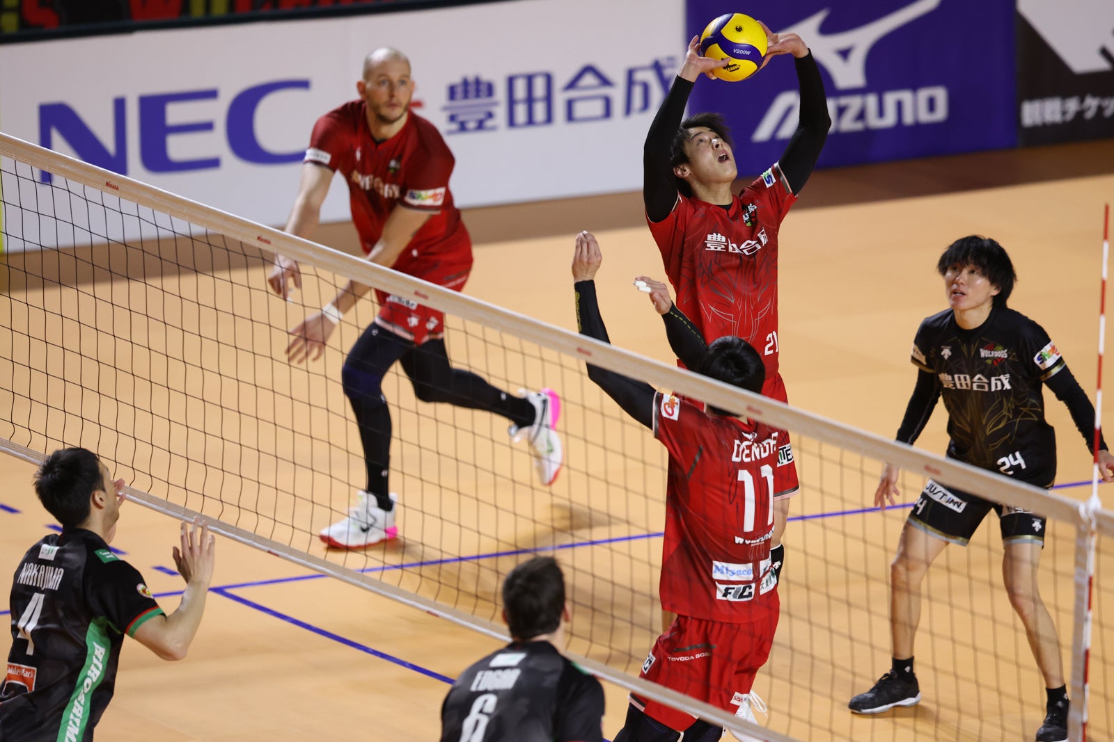 バレー Vリーグ V1女子 Jtがデンソーにストレートで勝利し 昨日の雪辱を果たす V1男子はwd名古屋がホームゲームを4連勝で飾る Vリーグ機構のプレスリリース バレー Vリーグ V1女子 Jtがデンソーにストレートで勝利し 昨日の雪辱を果たす V1男子はwd名古屋がホームゲームを4連勝で飾る Vリーグ機構のプレスリリース