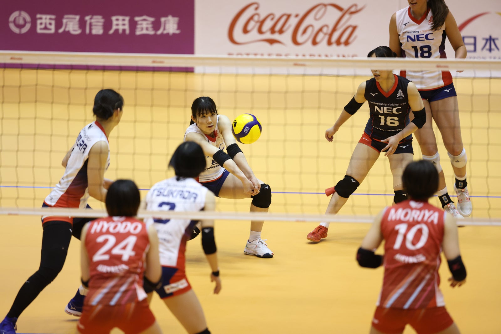 サーブレシーブを受けるNEC・曽我啓菜 3月19日 対デンソー戦 第２セット