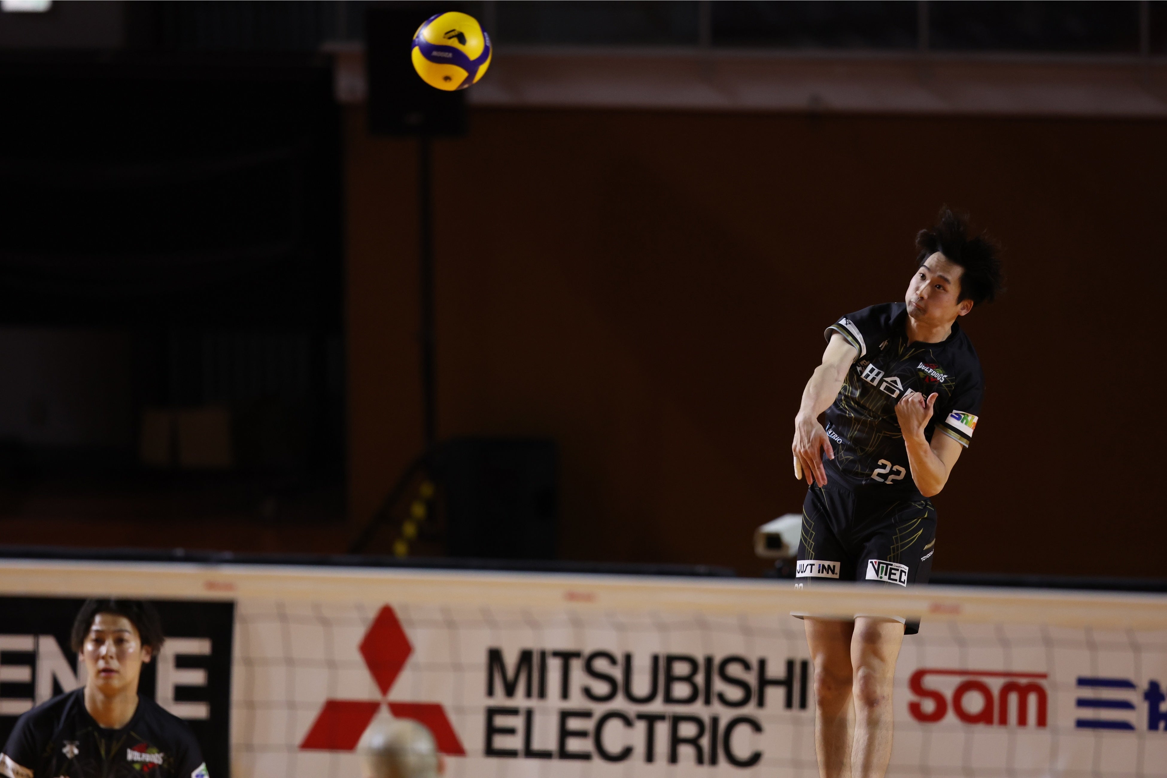 WD名古屋・高梨健太のサーブ 写真は2月12日 対JT広島戦