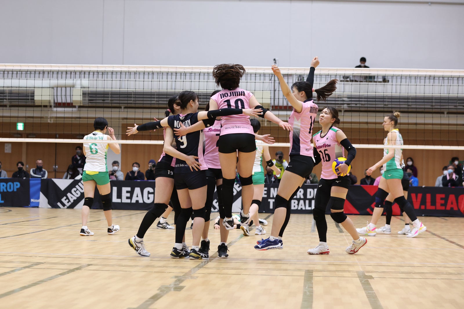 V・レギュラーラウンド１位から白星を奪い、V２女子初優勝となったルートイン 3月27日 対群馬銀行戦