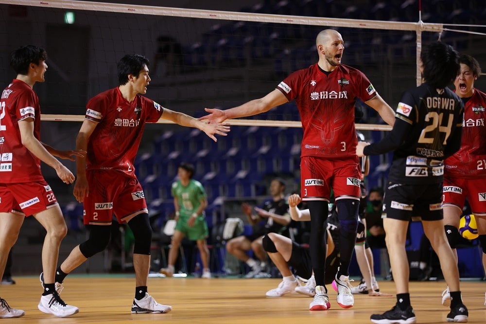 ともに5本のブロックを決めたWD名古屋・クレク, バルトシュと傳田亮太 写真は2月13日 対JT広島戦 