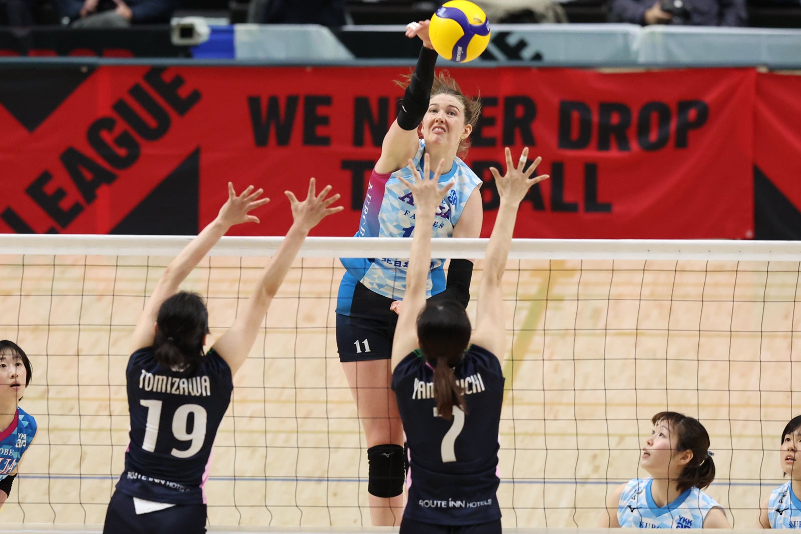 40打数以上のアタックで群馬銀行を責めるKUROBEのエース・ラッツ ,メレーテ 4月9日 対群馬銀行戦 第１セット