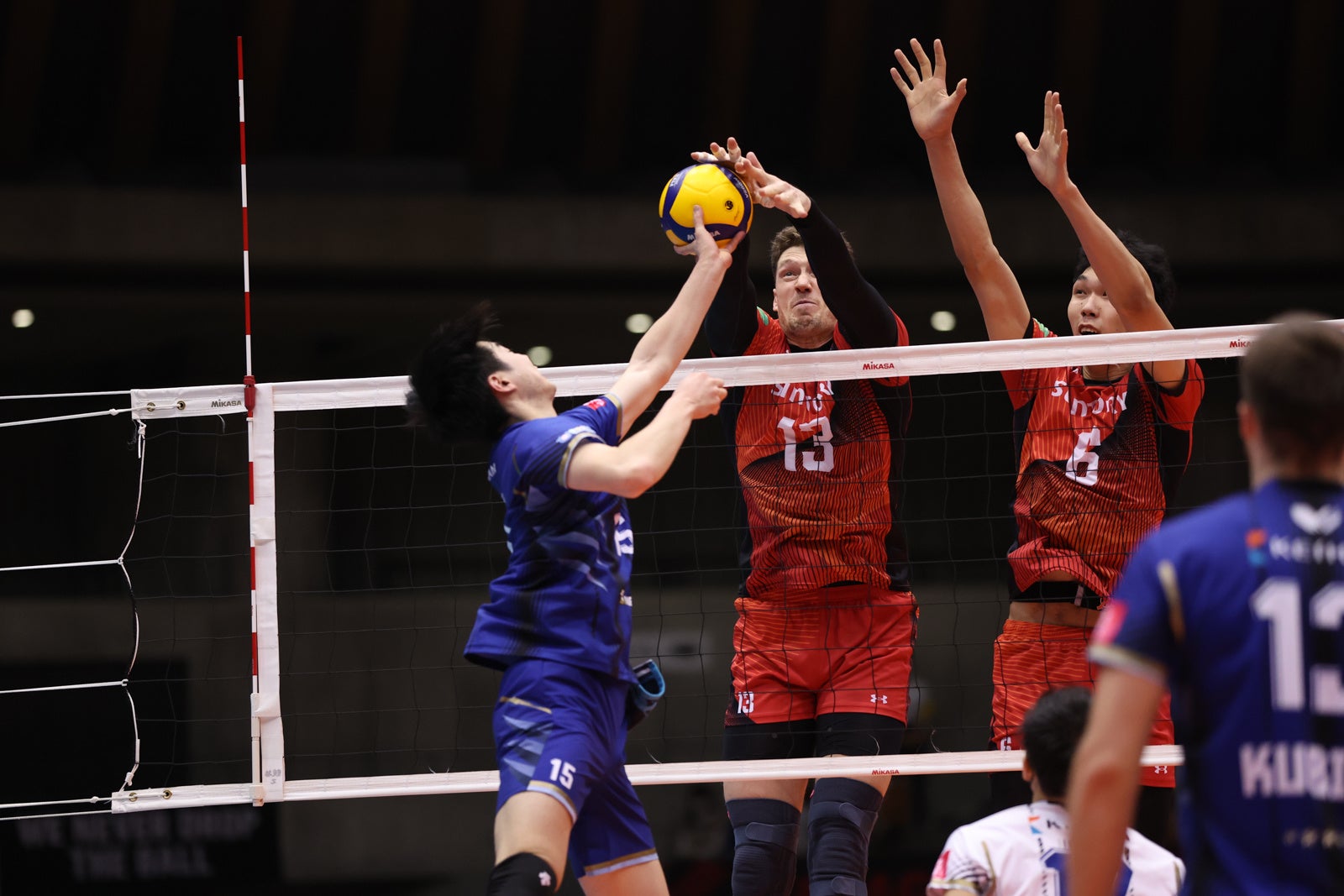 ゴールデンセットでアタック、サーブでチームを牽引したサントリーのエース ムセルスキードミトリー 4月9日 対パナソニック戦