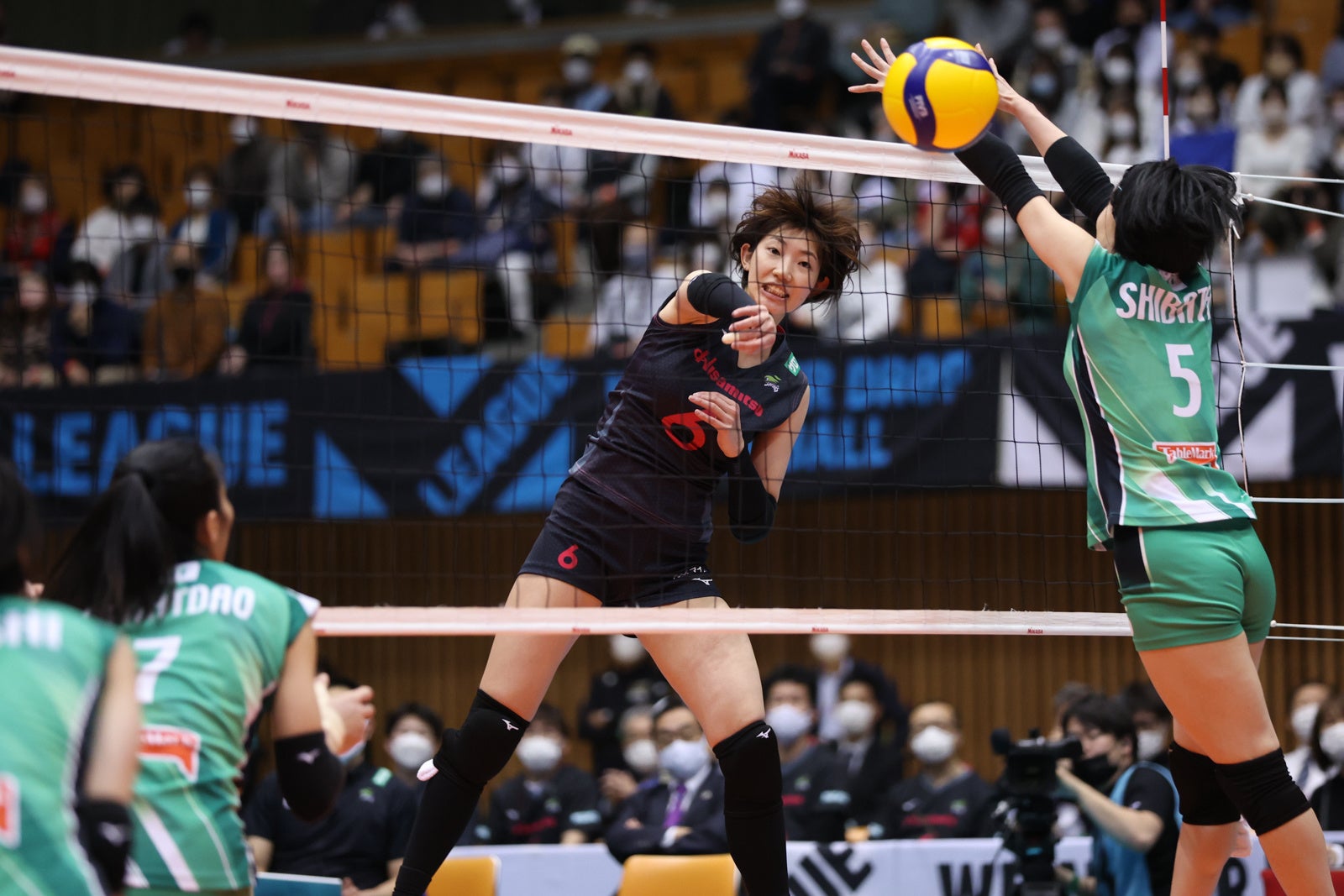 ファイナル3を勝利した勢いのまま、昨季女王JTから1勝を先取した久光・石井優希のアタック 4月10日 対JT戦