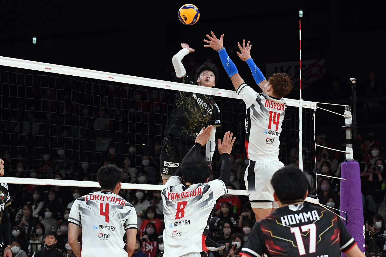 アタック決定率78.9％の活躍を見せたWD名古屋・山崎彰都選手のスパイク　写真は10月22日 対 ジェイテクトSTINGS戦 第1セット