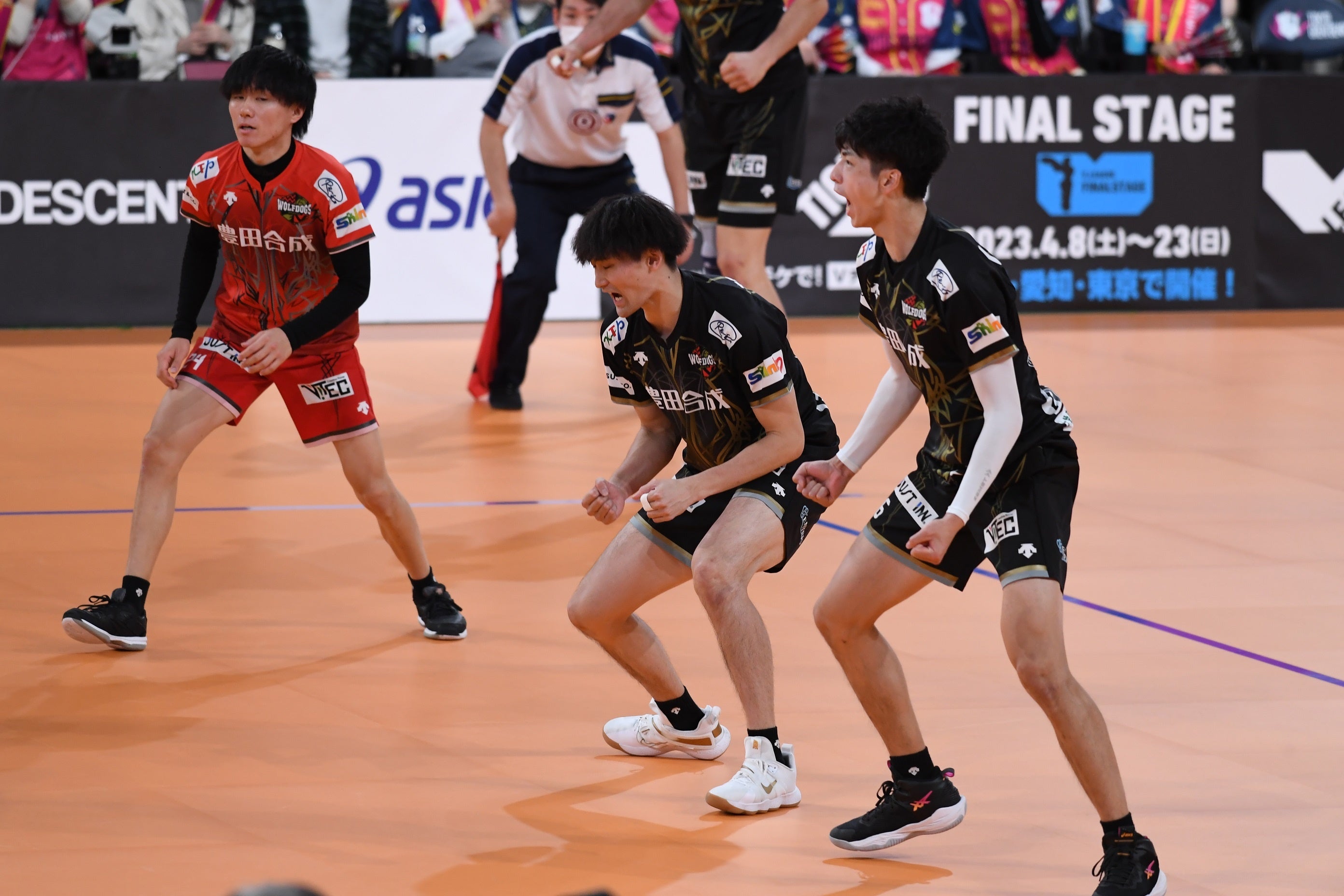 堺ブレイザーズに2日続けてのストレート勝ちを収め単独首位を走るウルフドッグス名古屋 写真は10月29日 対東京GB戦