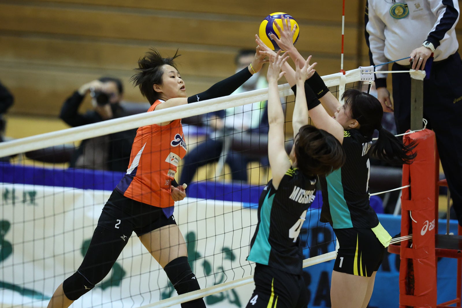 群馬銀行戦で26アタックを打ちストレートでの勝利に貢献した、プレステージ・インターナショナルアランマーレの前田美紅 11月26日 対群馬銀行戦 第1セット