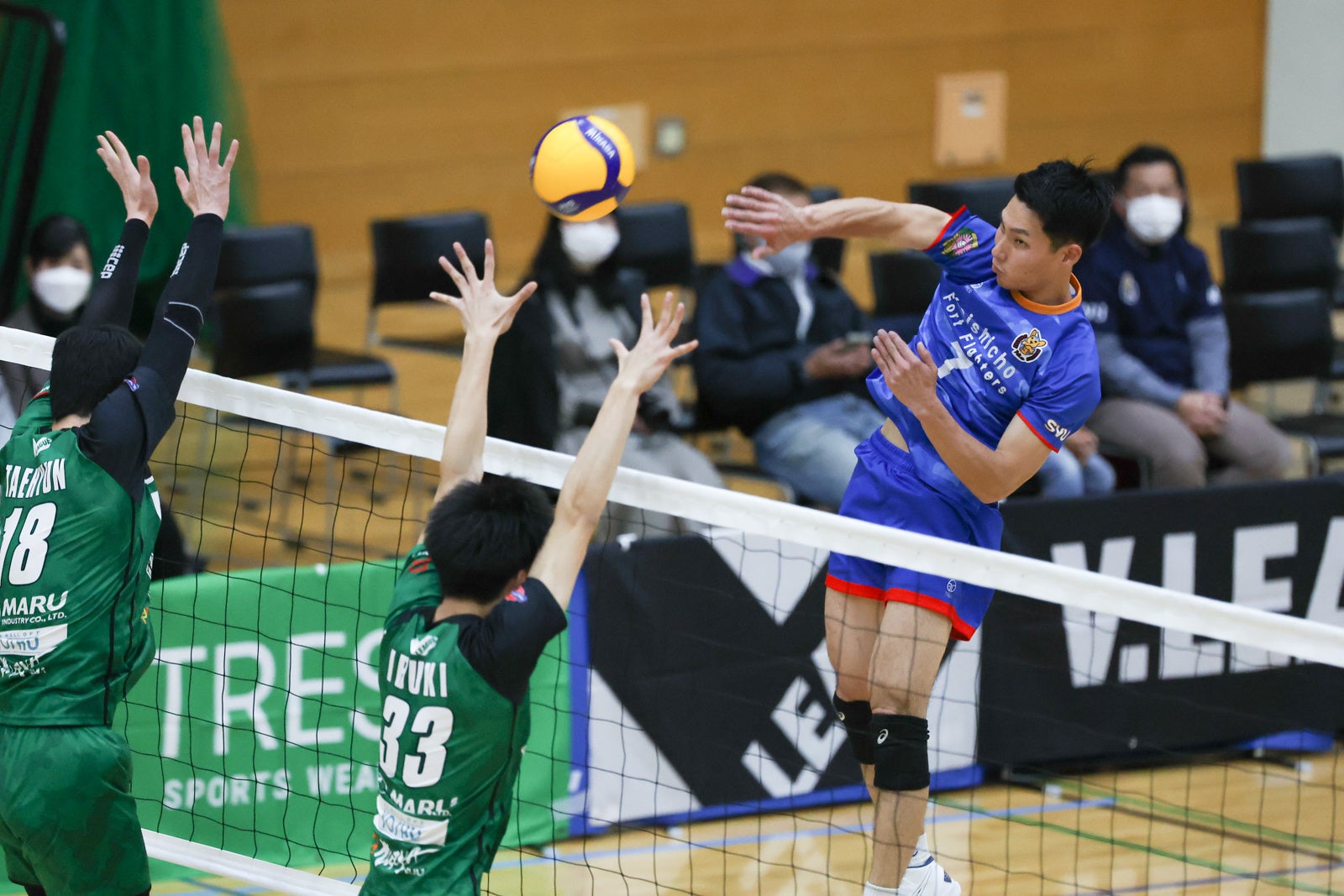 奈良ドリーマーズ相手にアタック決定率56.8％の活躍を見せて、首位をキープに貢献する警視庁フォートファイターズの齋藤浩貴 11月26日 対奈良戦 第1セット