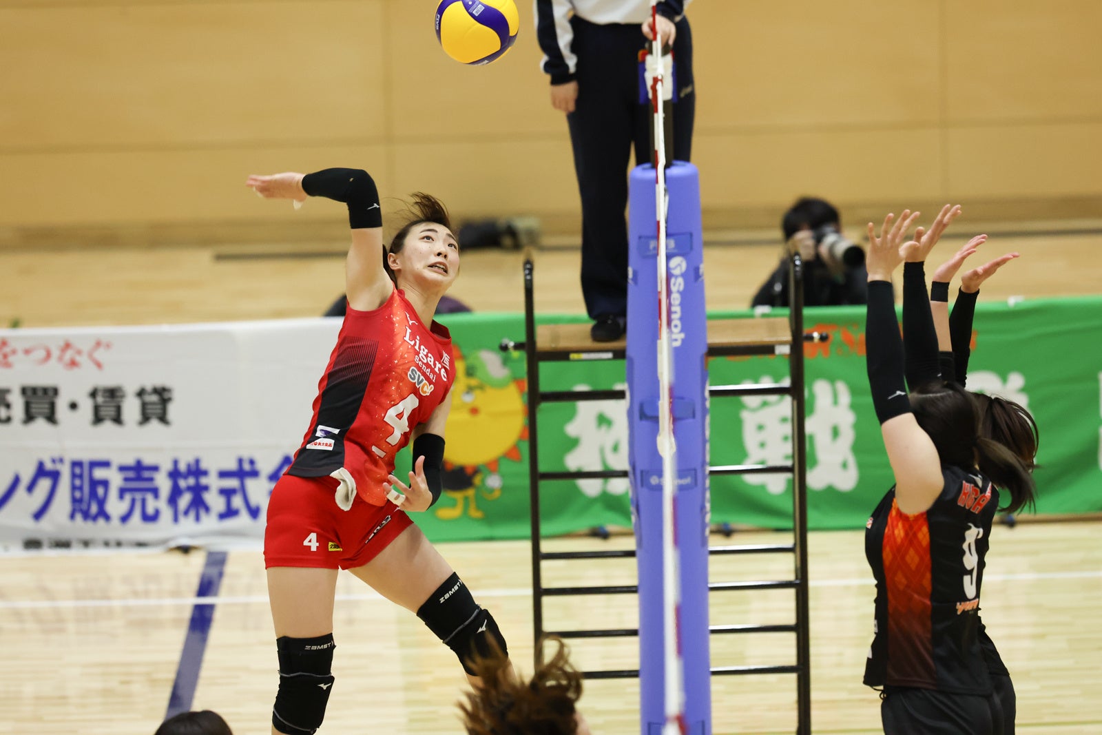 今年初戦から2連勝のスタートを切った仙台・キャプテンの小澤史苑のアタック 1月15日 対 ヴィアティン戦 第1セット