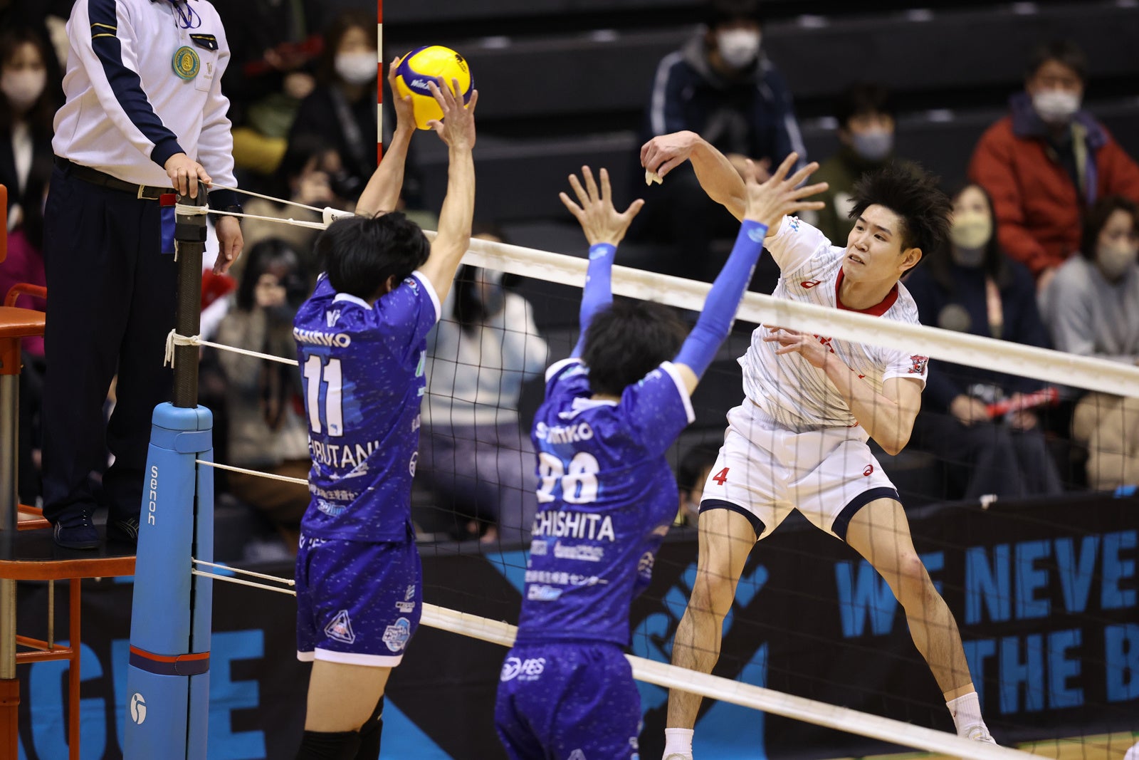 後半戦から更に上位を狙う富士通・キャプテン柳田百織のアタック 1月22日 対デルフィーノ戦 第1セット