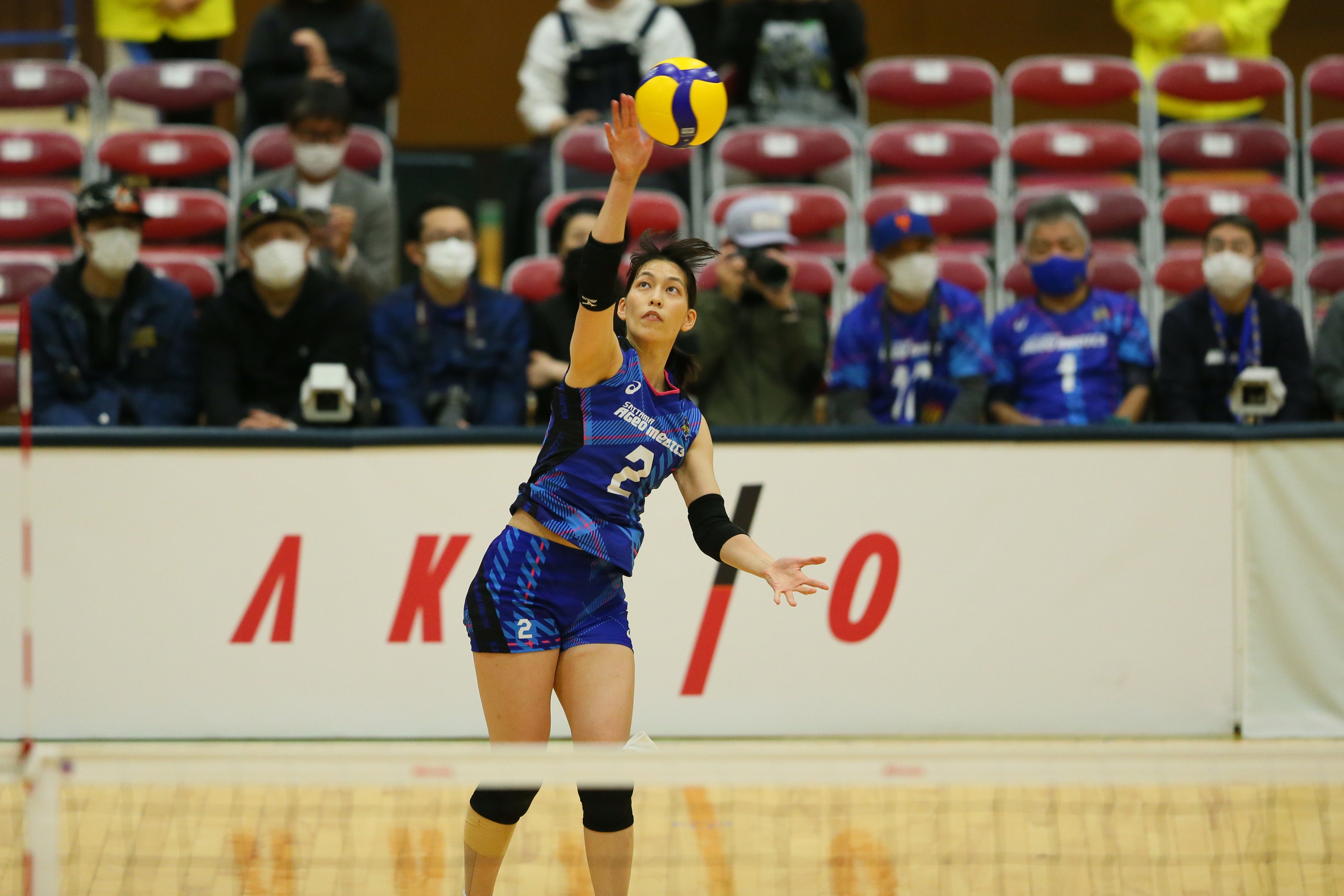 VOMに選ばれた埼玉上尾・岩崎 こよみのサーブ 写真は22年12月4日 対東レ戦