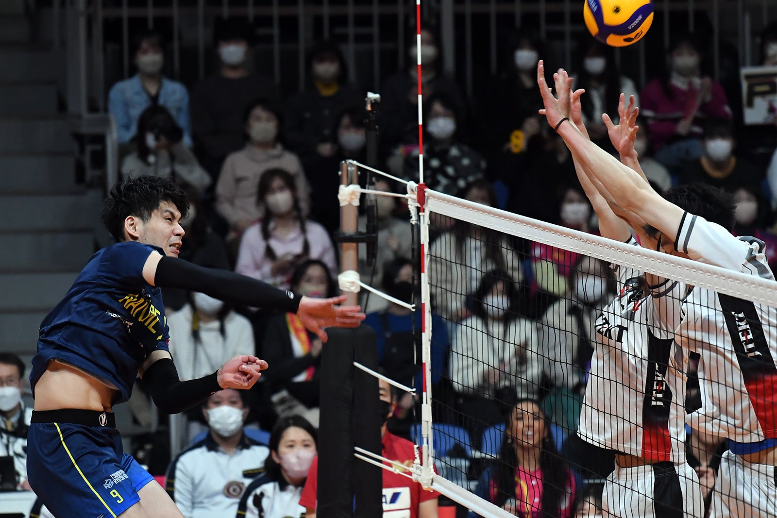 8142名の前で活躍を見せた東京GB戸嵜嵩大のアタック 第5セット 対ジェイテクト戦