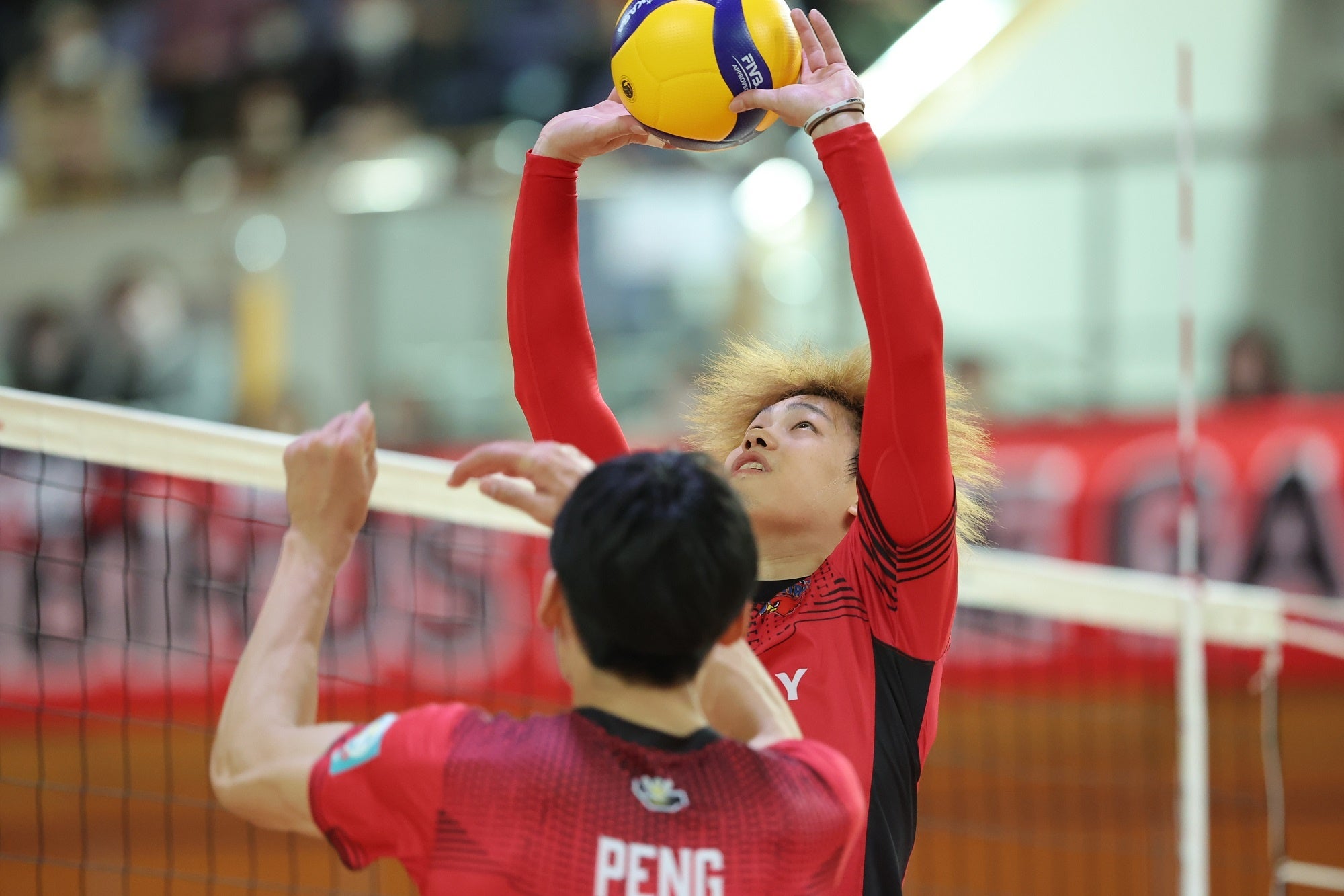 V・ファイナルステージ進出を決めたサントリー・主将大宅真樹のトス 写真は2月17日 対JT広島戦