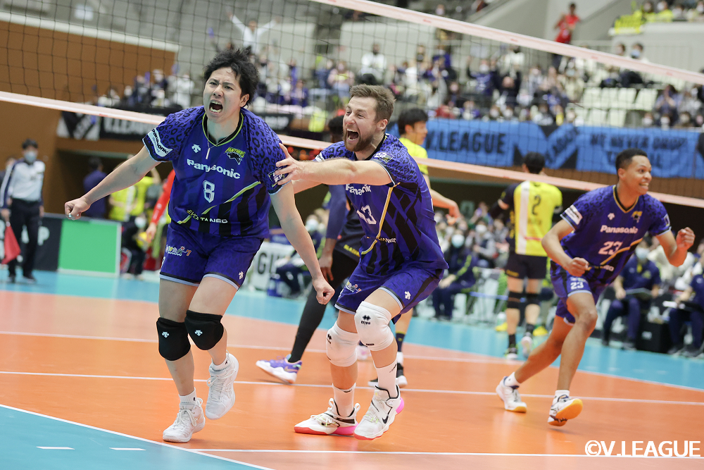 デュースに縺れるもセットをものにして劇的勝利を収めたパナソニック 4月9日 対堺戦 第2セット