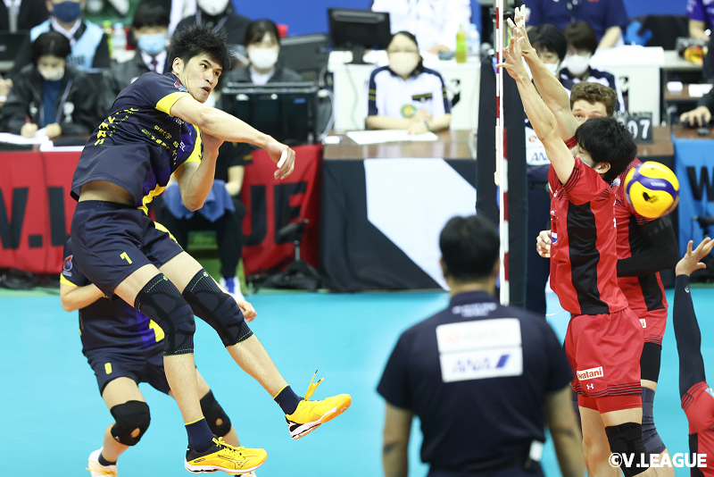 フルセットの熱戦を見せた堺・出耒田敬 4月16日 対サントリー戦 第1セット