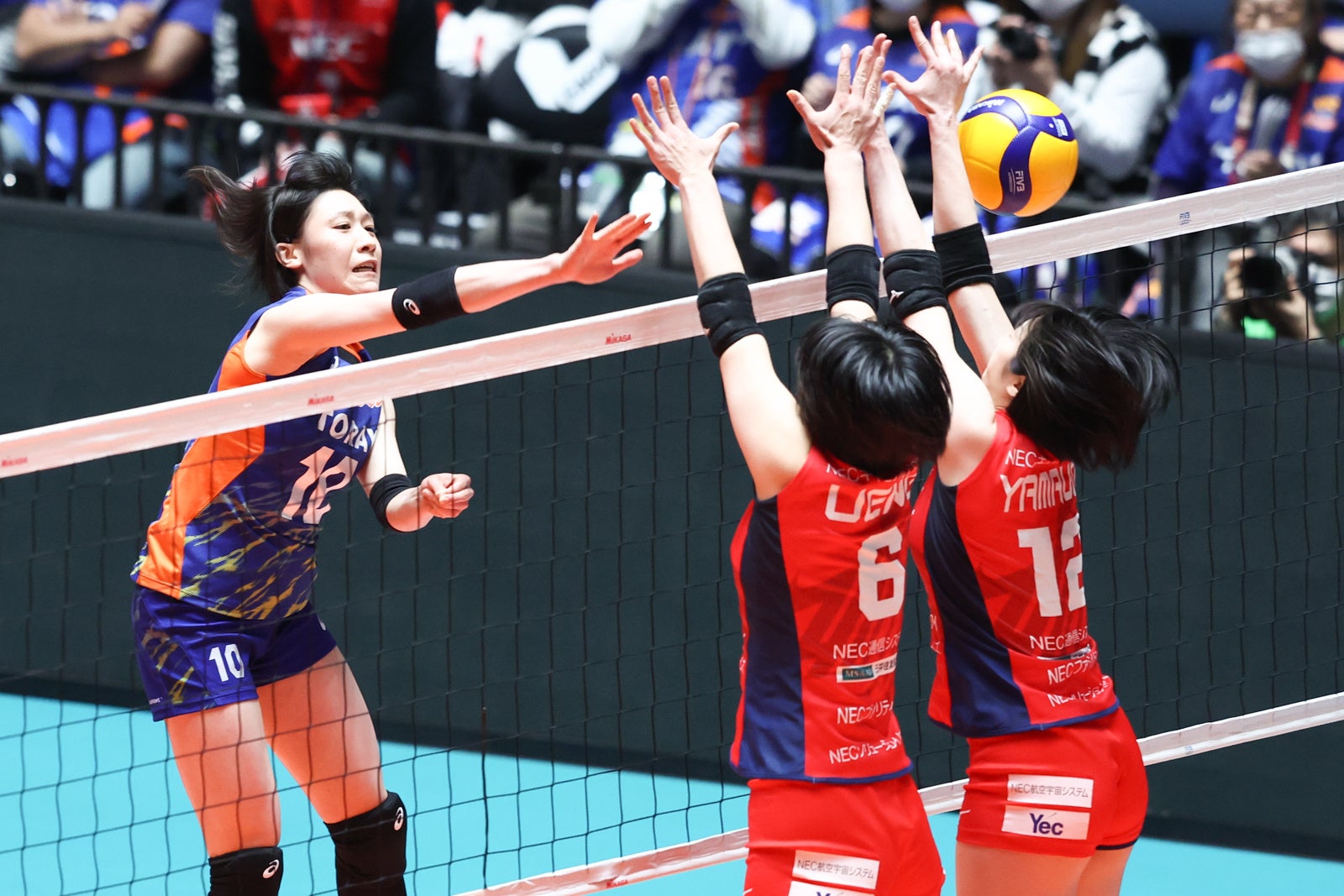 両チーム最多33得点で敢闘賞を受賞した東レ・石川真佑のアタック 対NEC 第1セット