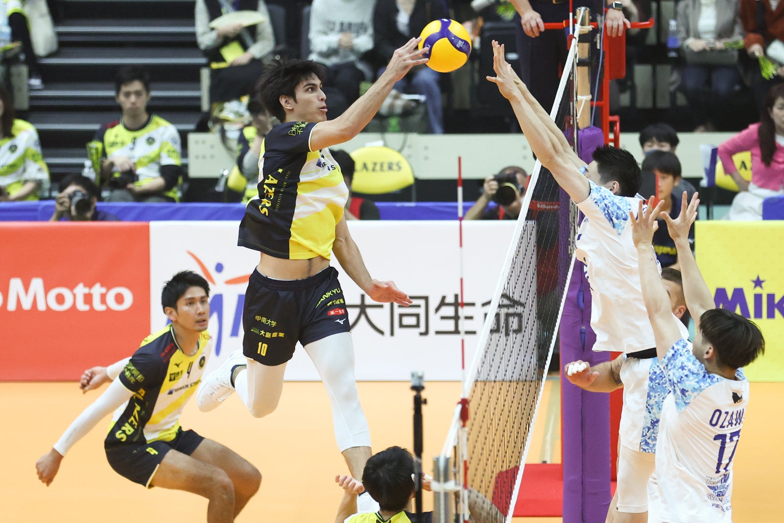 日鉄堺BZ期待の新星ミドルブロッカー渡邉晃瑠のアタック 10月15日 対東レ戦 第1セット