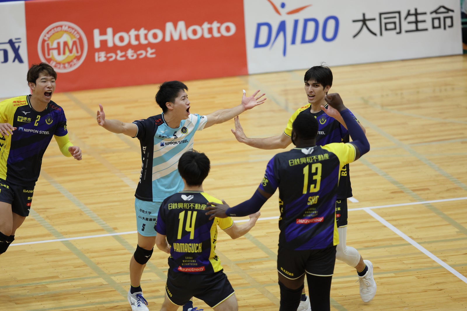 一進一退のフルセットに競り勝ち開幕3連勝を収めた日鉄堺BZ 10月21日 対 VC長野戦 第1セット