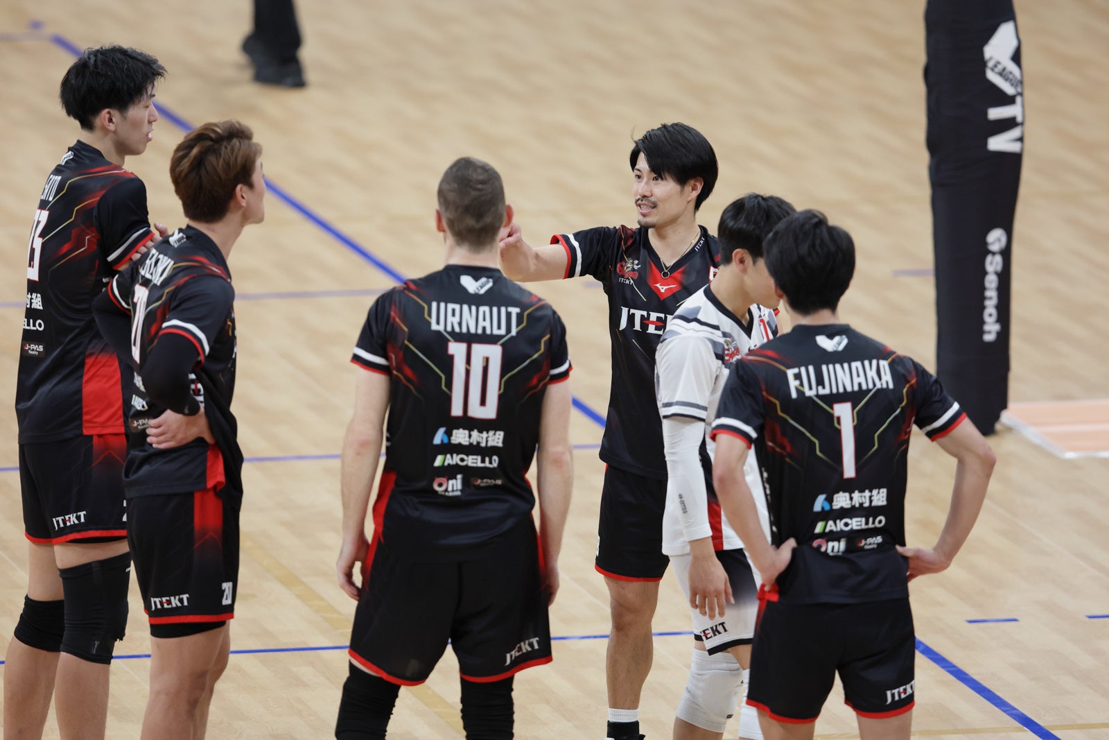 セッターの関田誠大を中心に昨日のリベンジを果たしたジェイテクト