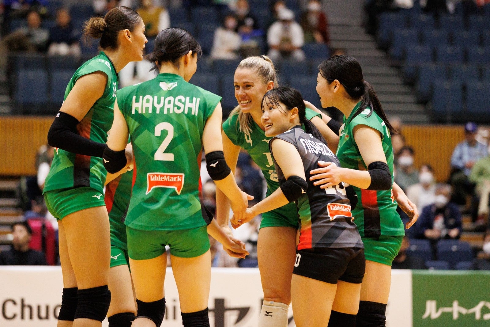 2セット先取を許してからの逆転勝利で連勝無敗を守ったJT 11月4日 対 デンソー戦