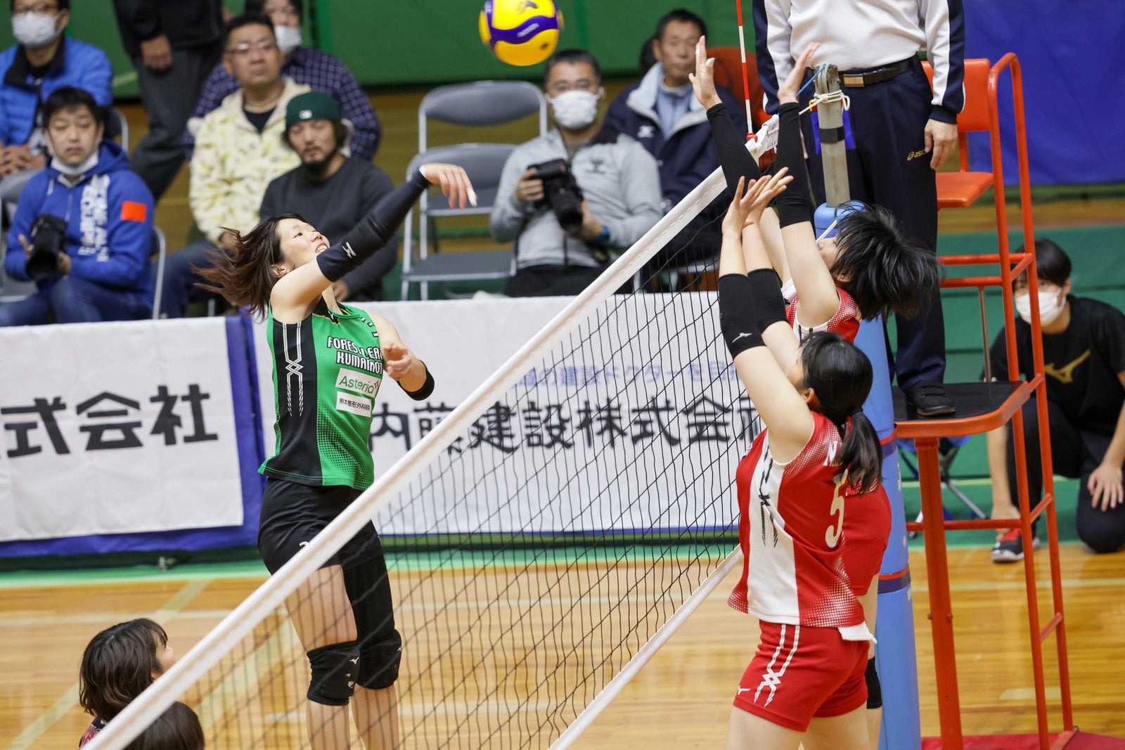 今季新加入の熊本のアウトサイドヒッター川口美久のアタック 12月3日 対大野石油戦 第1セット