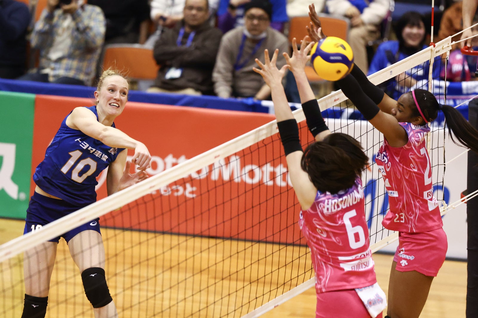 チーム最多タイの19得点を上げ、勝利に貢献したトヨタ車体ファンヘッケ  リセ