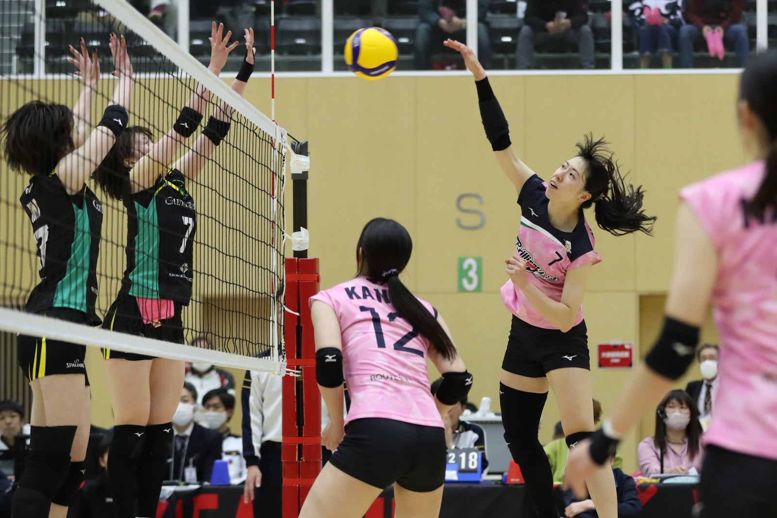 両チーム最多24得点をあげたルートイン・村山美佳のアタック　対群馬戦 第4セット