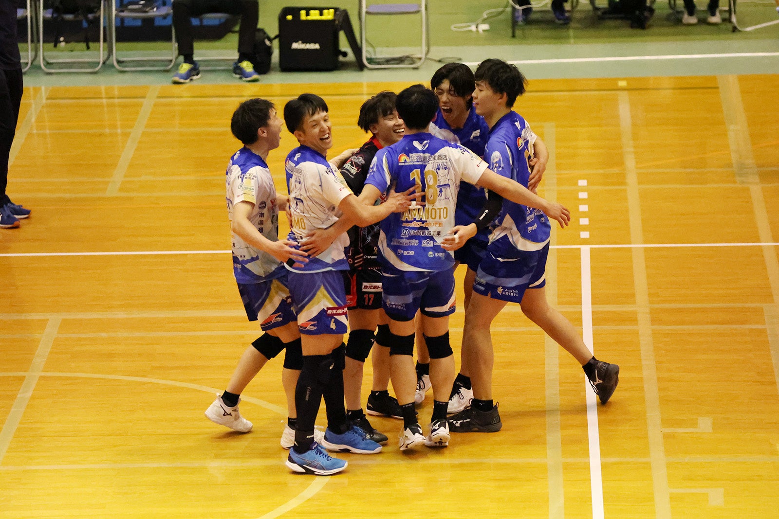 V3男子でいち早くファイナルステージ進出を決めたF鹿児島　写真は11月4日 対千葉戦