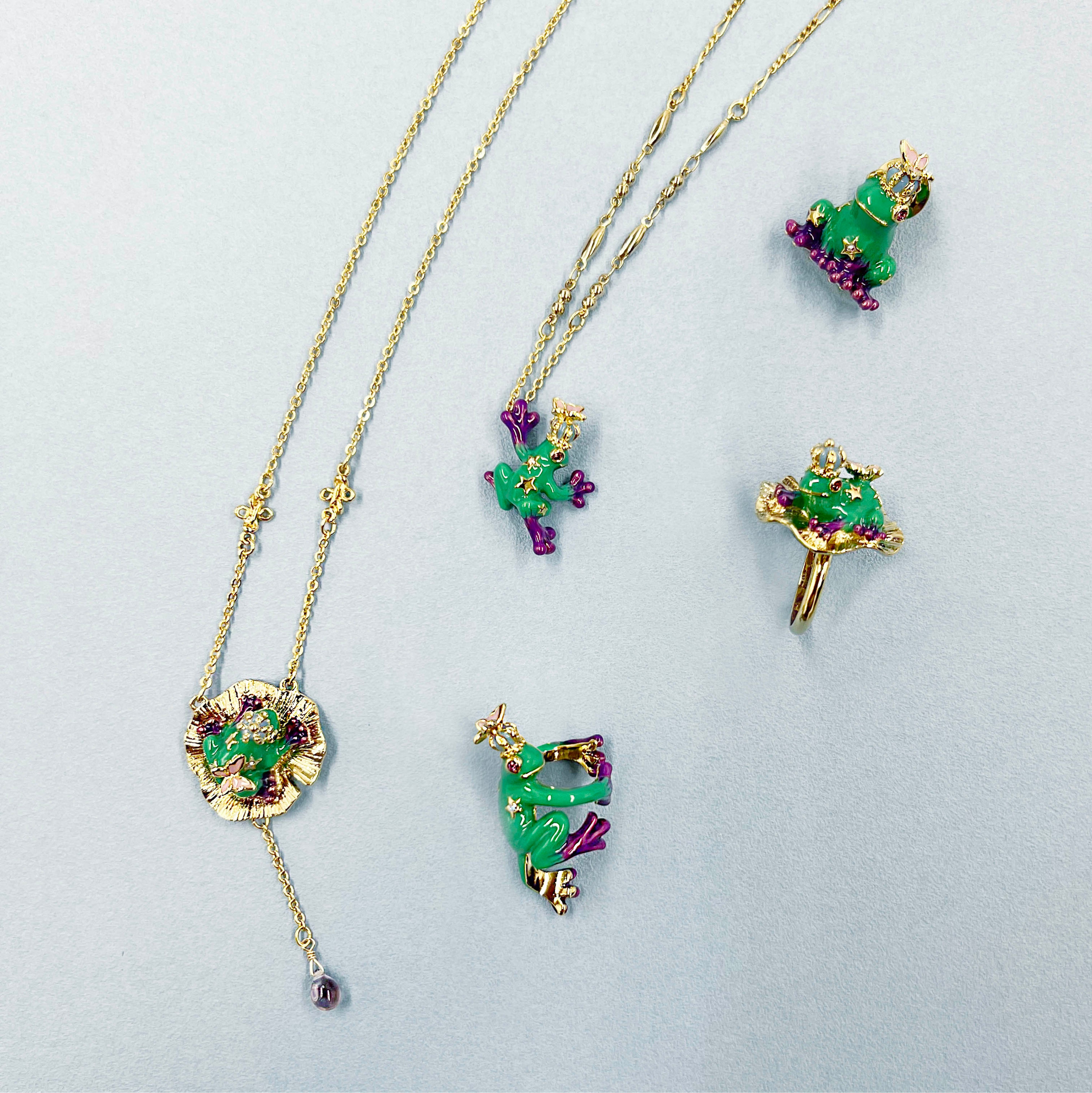 ANNA SUI】カエルモチーフのアクセサリーを発売 | 株式会社