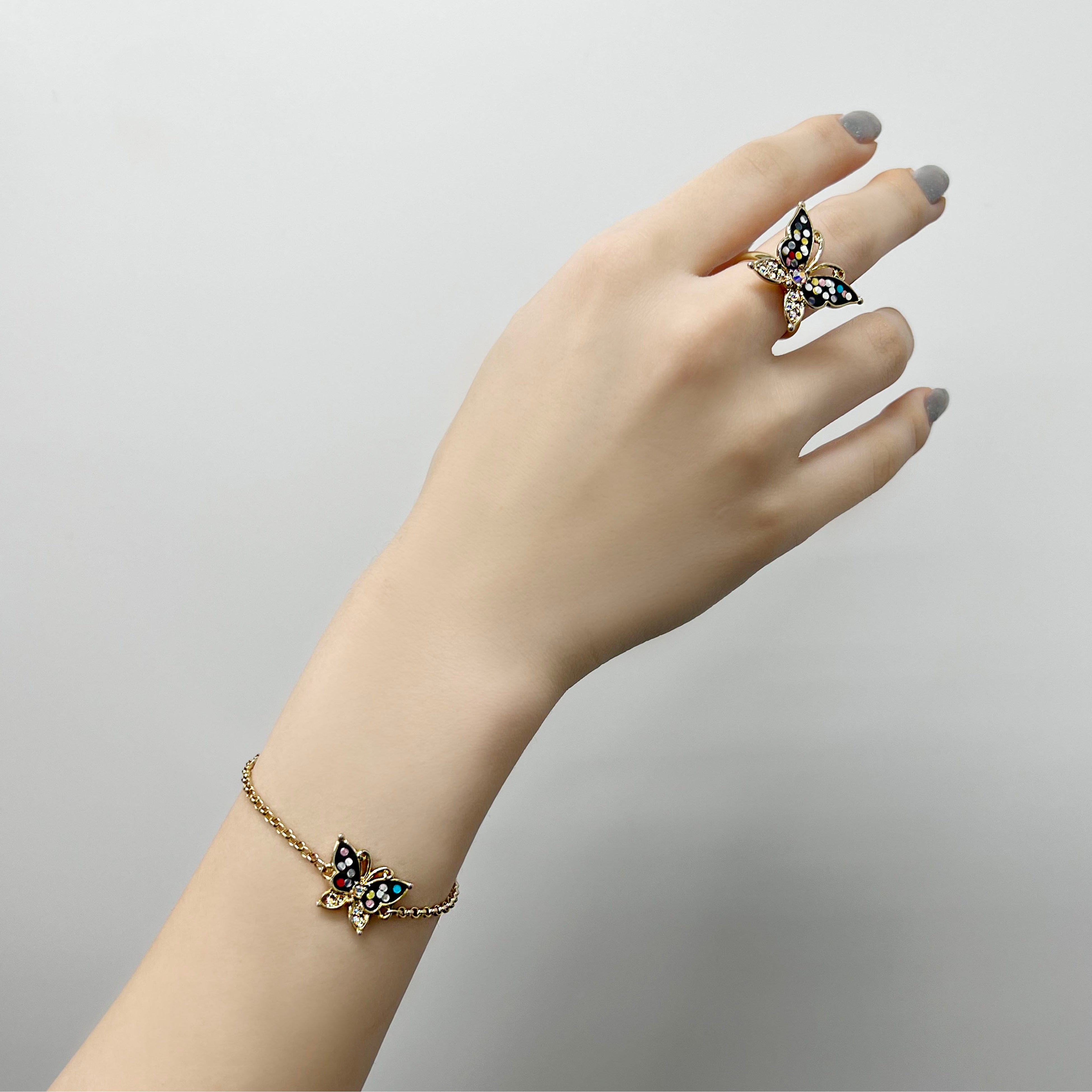 ANNA SUI】定番蝶モチーフアクセサリーの新作発売 | 株式会社