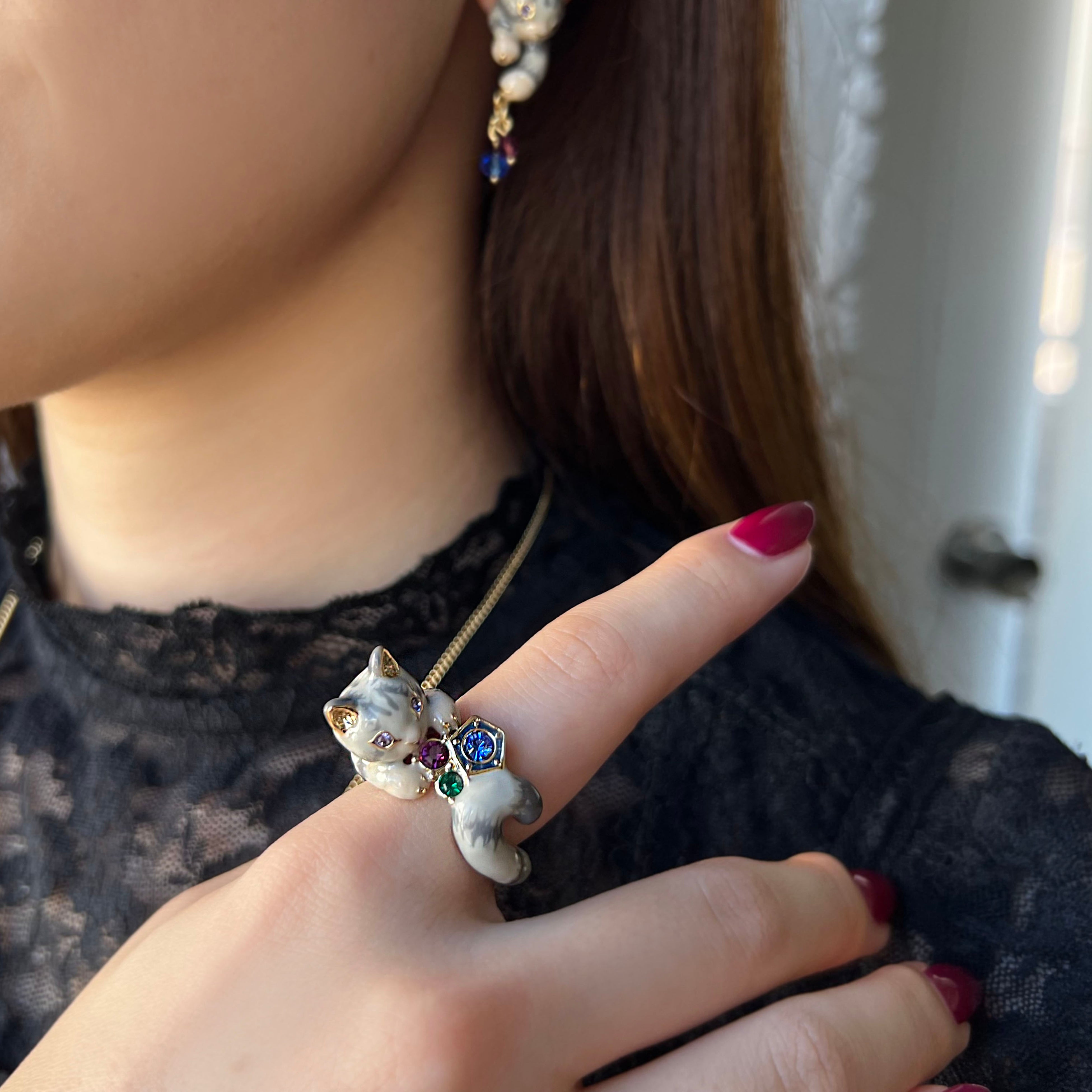 国内配送★ANNA SUI★猫モチーフ イヤリング キジトラ＆サバトラ ANNA SUI】人気の猫モチーフの新作アクセサリー発売 | 株式会社