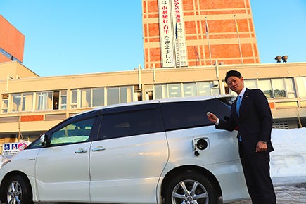 SLOWを投入する今津寛介 旭川市市長