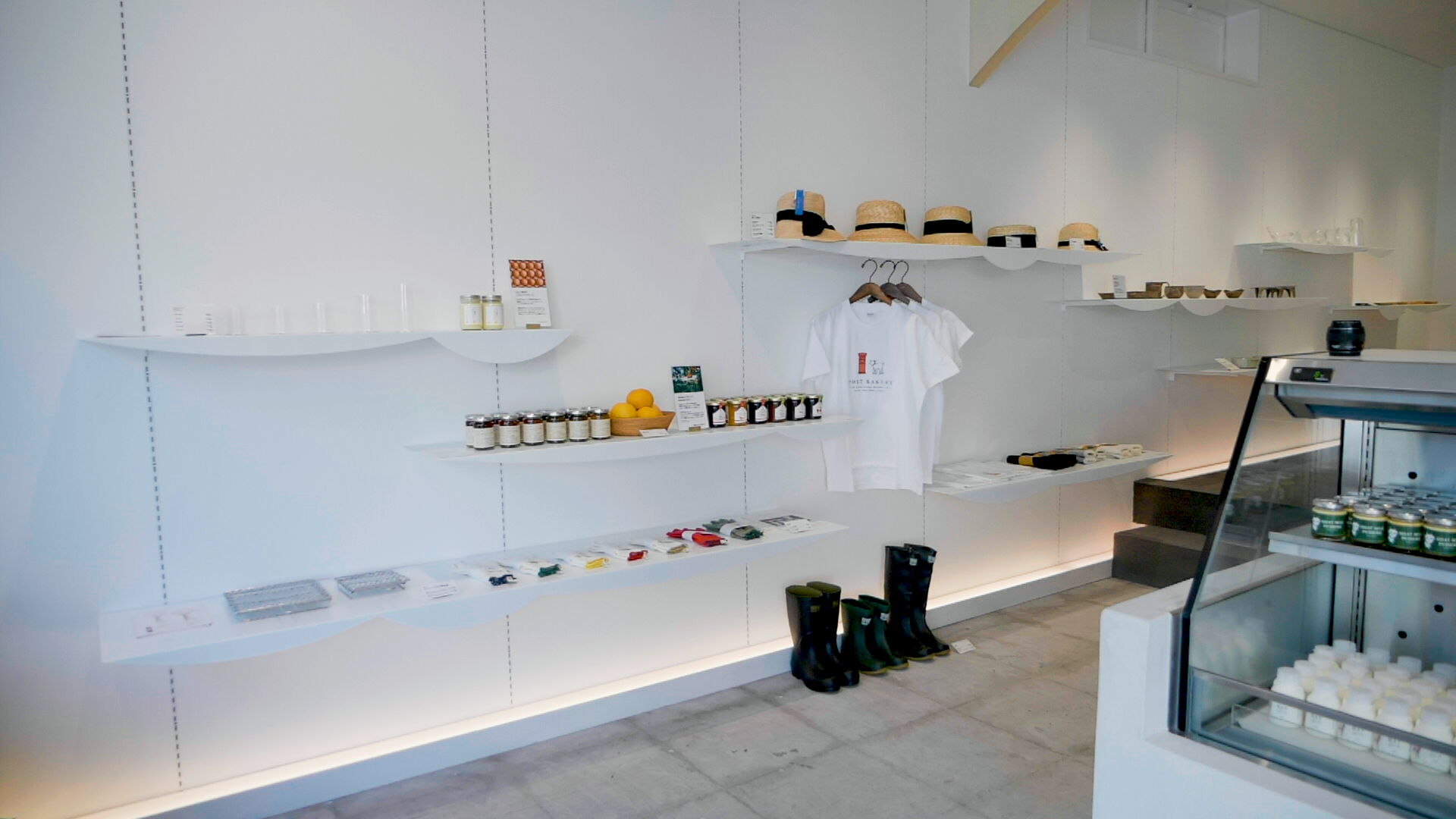 ‘POSTBAKERY店内棚