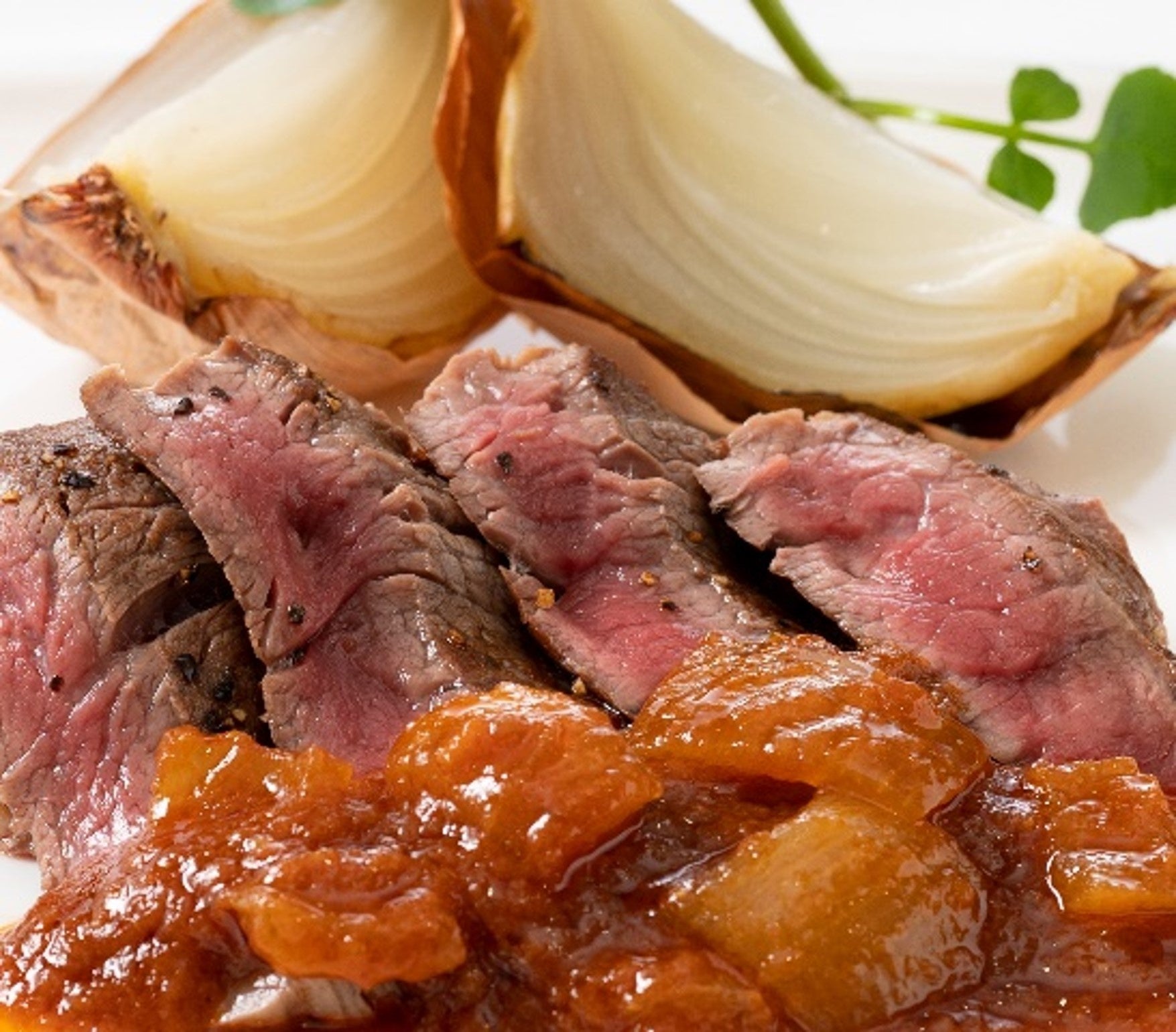 トマト＆オニオンソースの淡路牛ステーキ