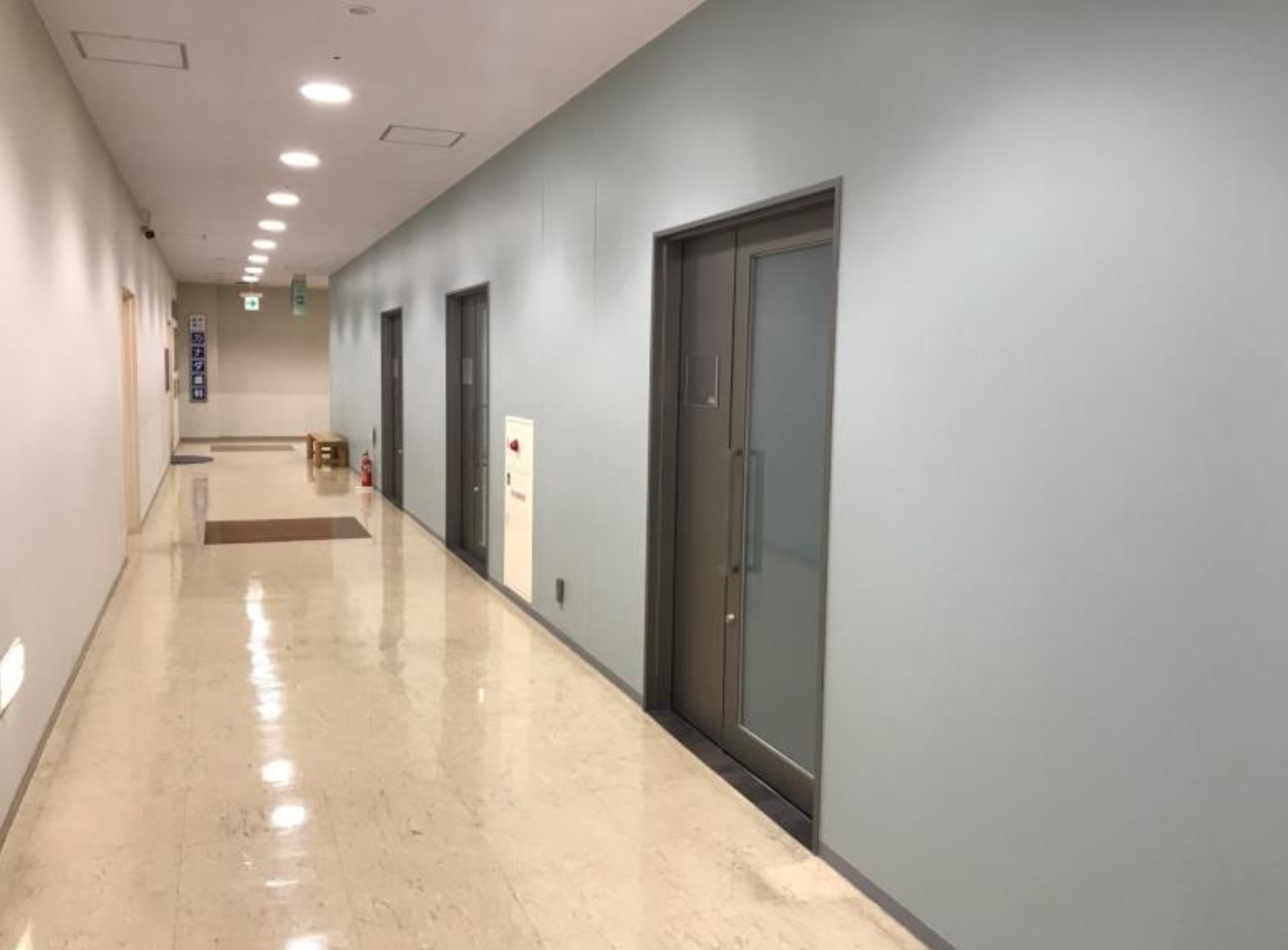 ザザシティ浜松中央館415号室前の廊下風景