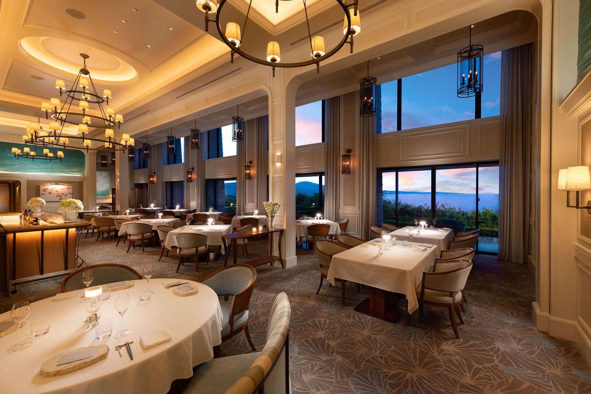 「イノベーティブ「SHIROUX」」店内