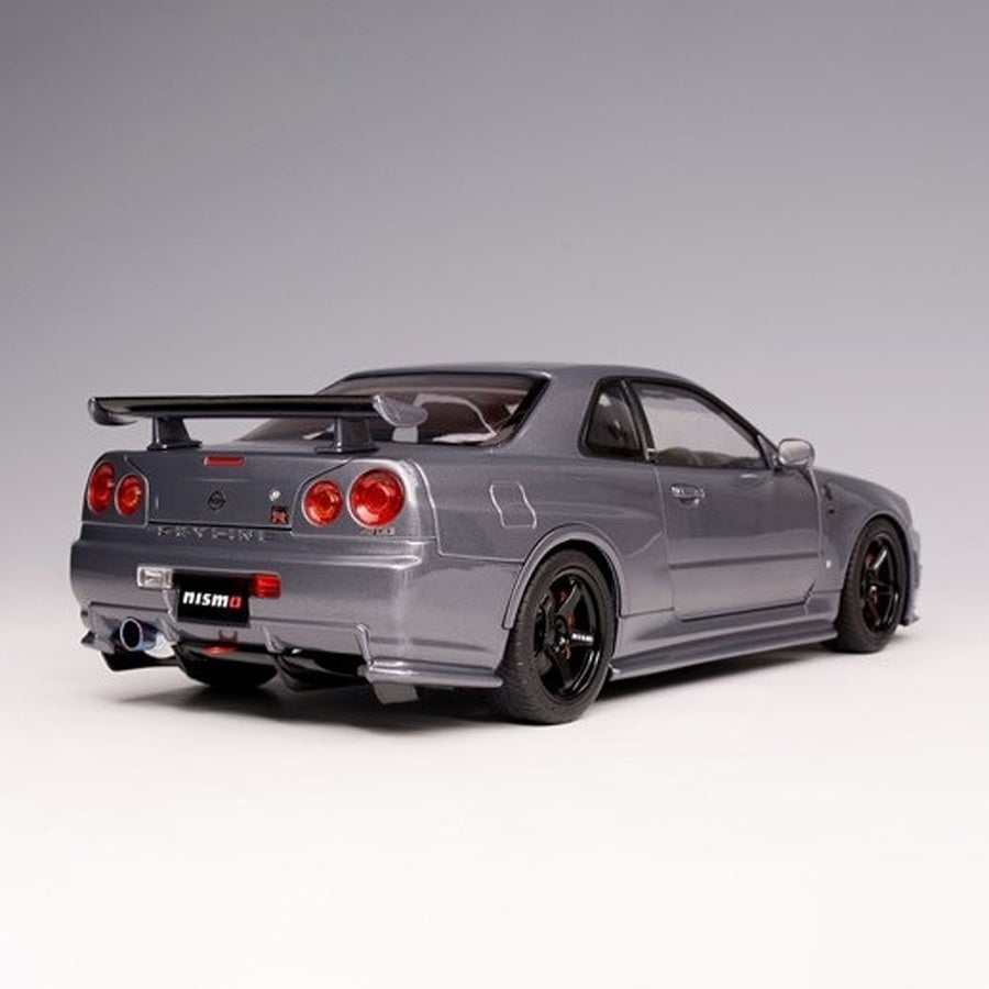 日産スカイライン GT-R (BNR34) の 1/18 スケールミニカーが