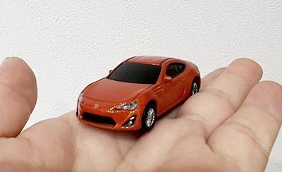 飾っておきたくなる！！手の平サイズでトヨタ 2000GT を再現した無線