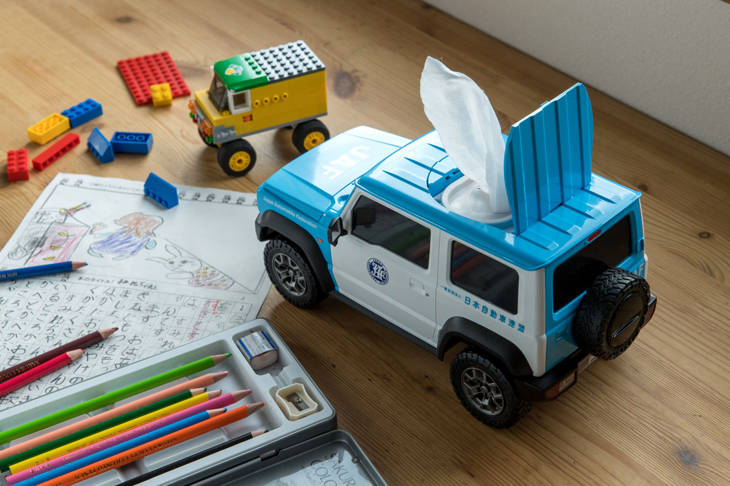 1/13 スズキジムニー シエラ JAF仕様 ウェットティッシュケース 世界初】JAFの車型ウェットティッシュケース予約販売開始 | 株式